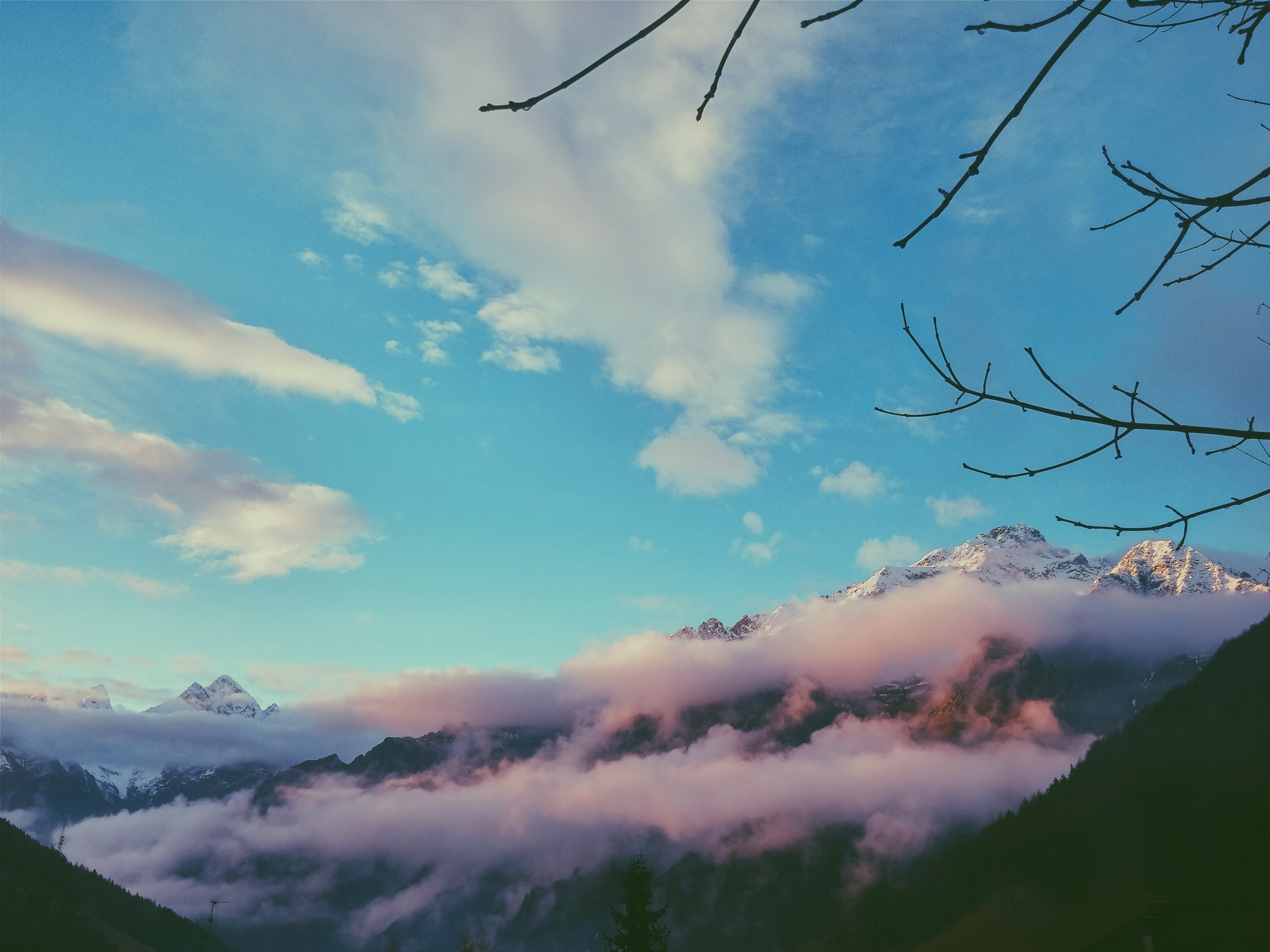 clouds envelop snow capped mountain peaks on a cold afternoon, cloud shrouded peaks 4k, HD Wallpaper