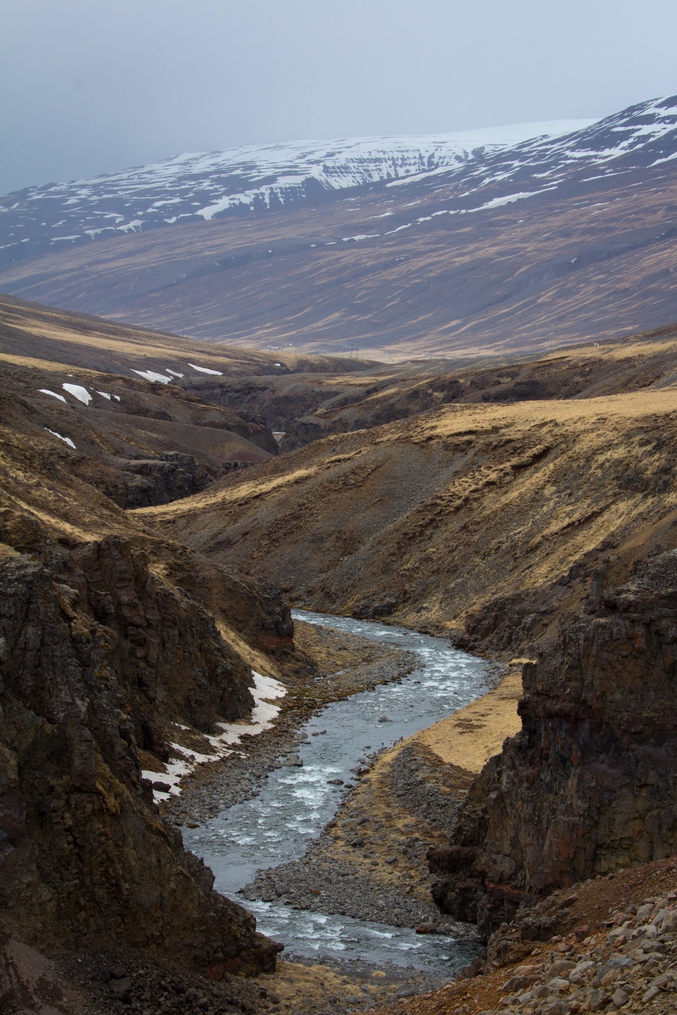 river flowing through a rocky valley with the mountains in the background, river across the valley 4k, Phone HD Wallpaper