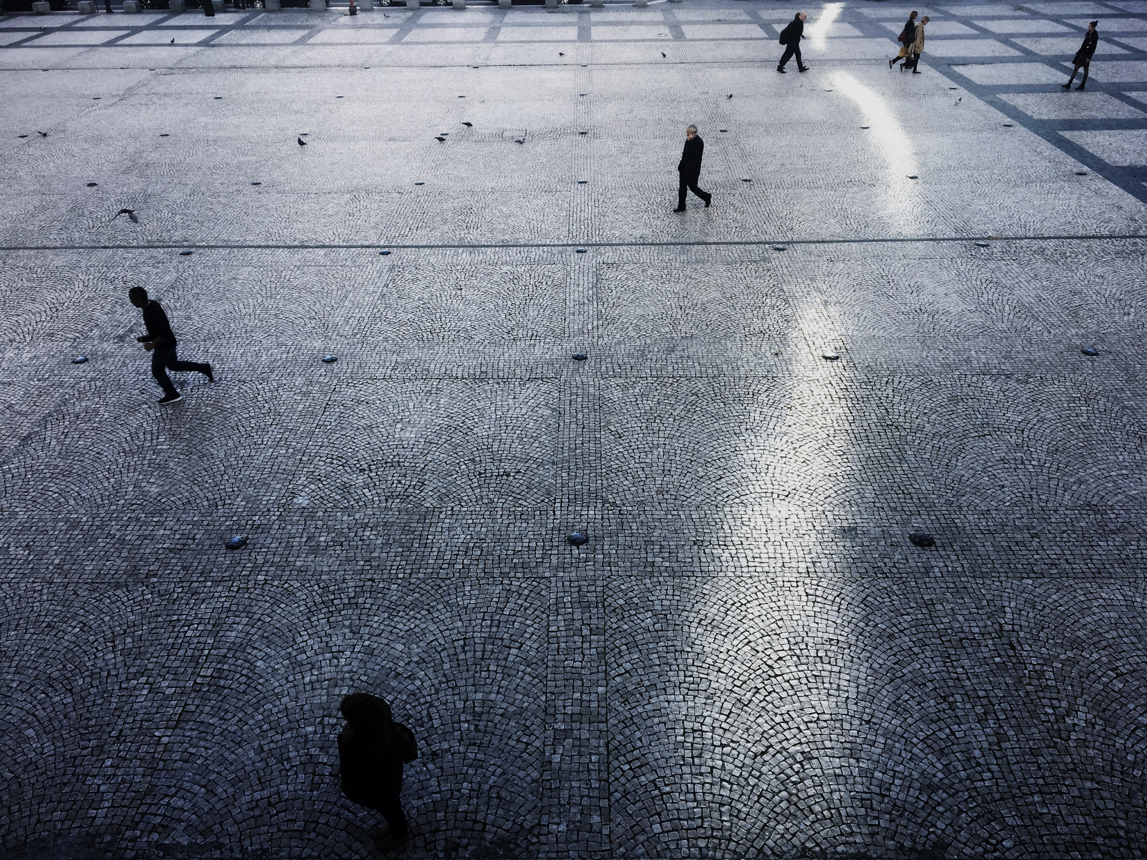 square cobblestone walk and people 4k, HD Wallpaper