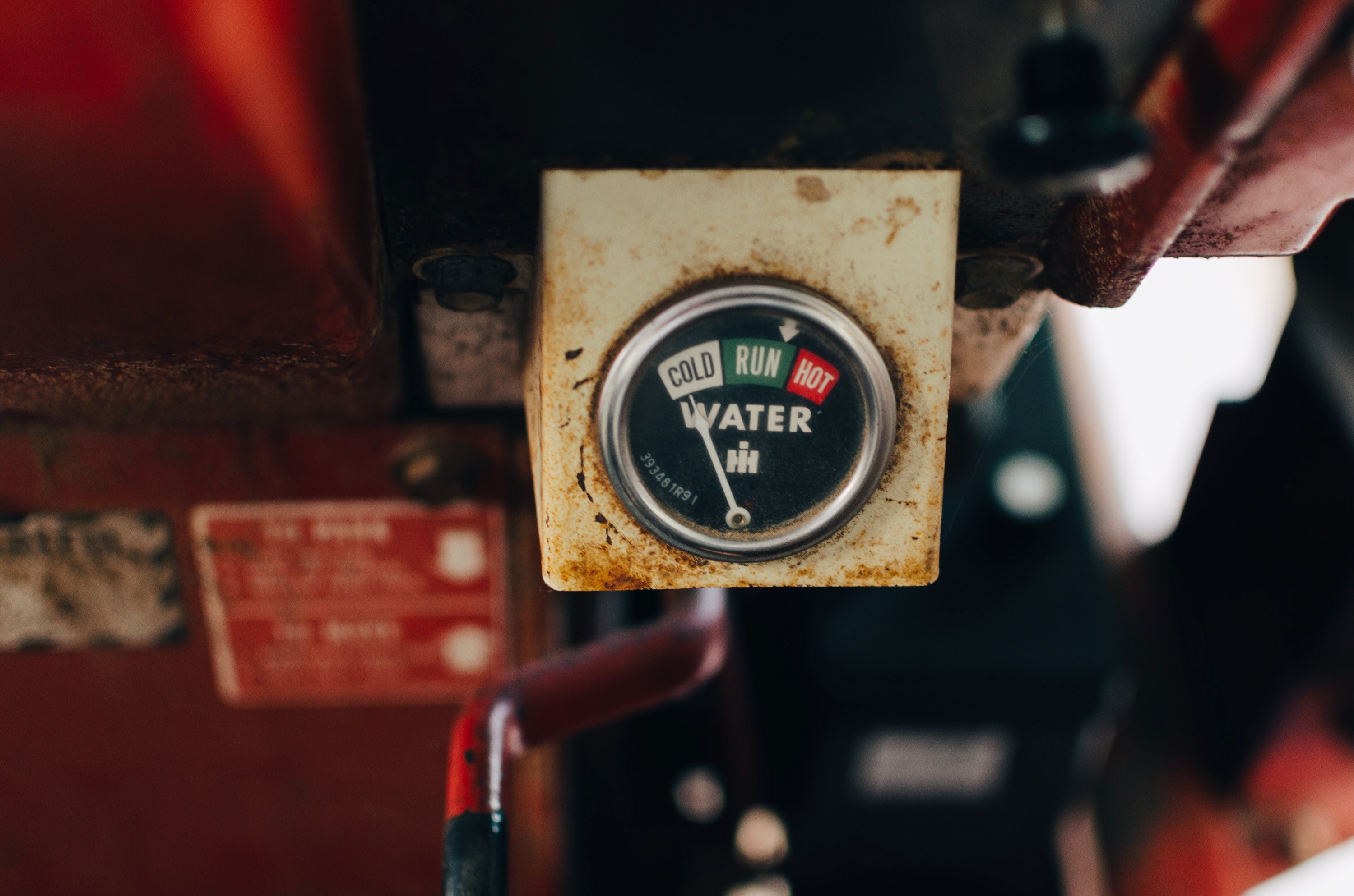 a needle gauge stating that the water is currently cold, the retired machine 4k, HD Wallpaper