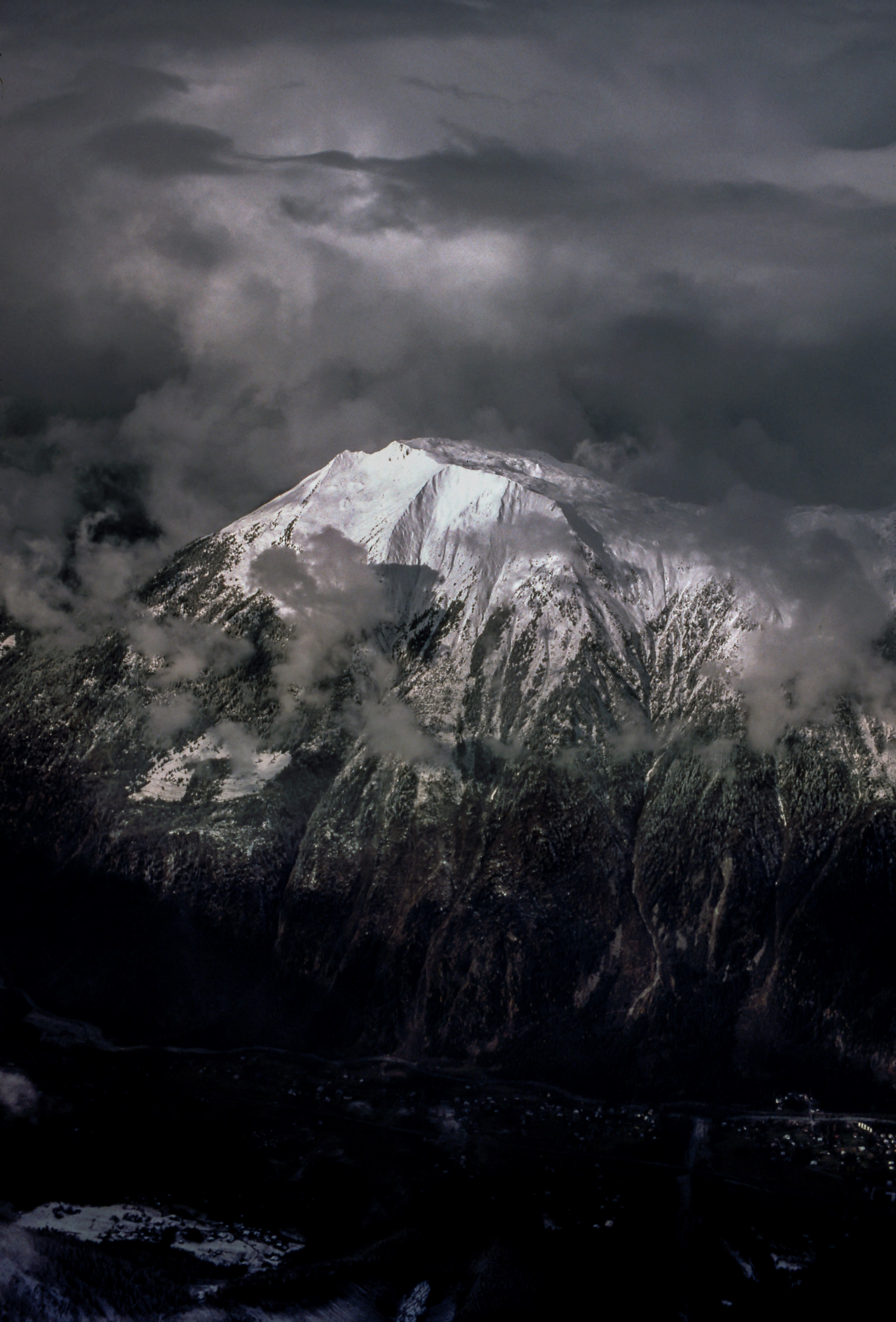 snow melting on rigid mountain top surrounded in fog, stormy skies 4k, Phone HD Wallpaper
