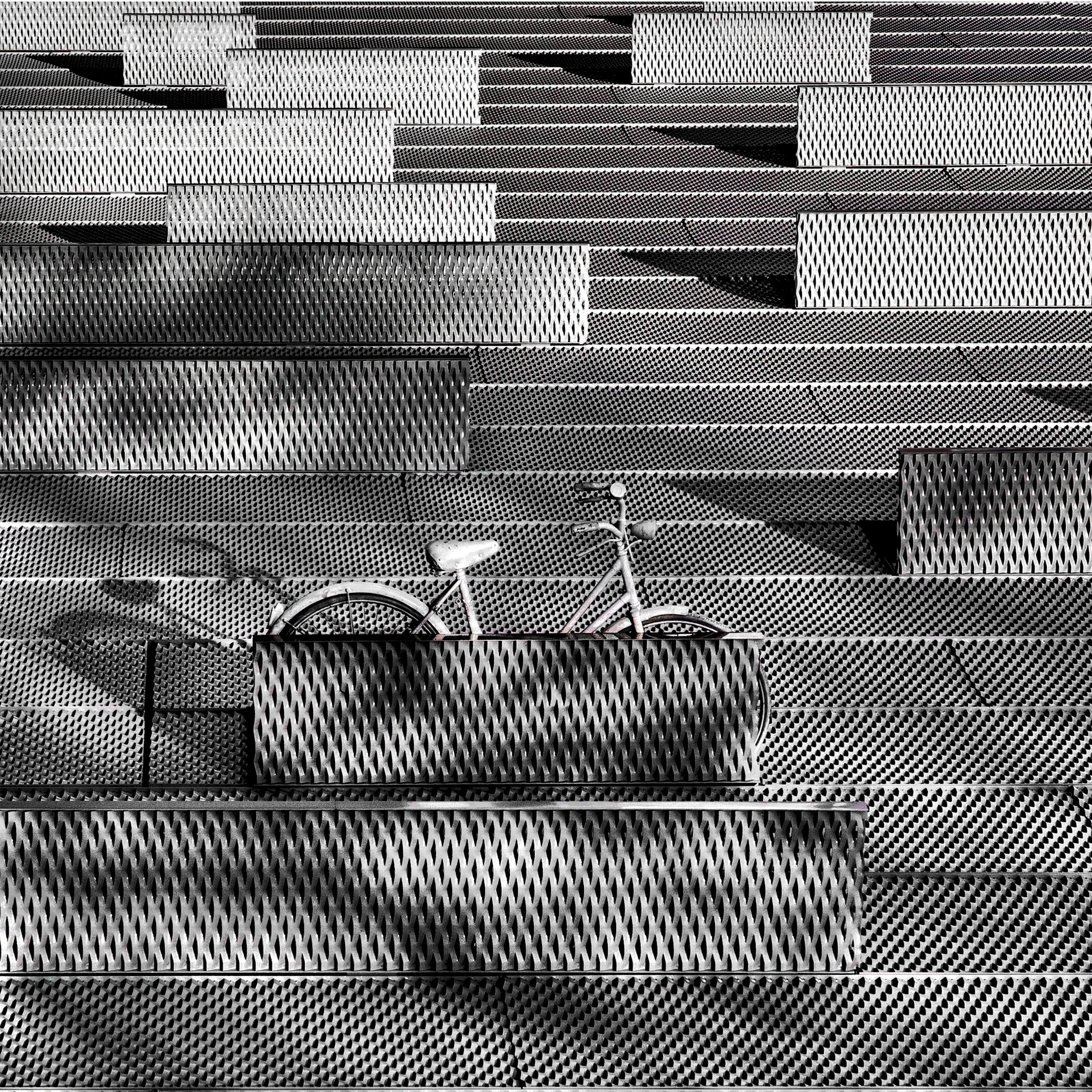 a gray bicycle parked on a gray latticework surface, the bike 4k, HD Wallpaper
