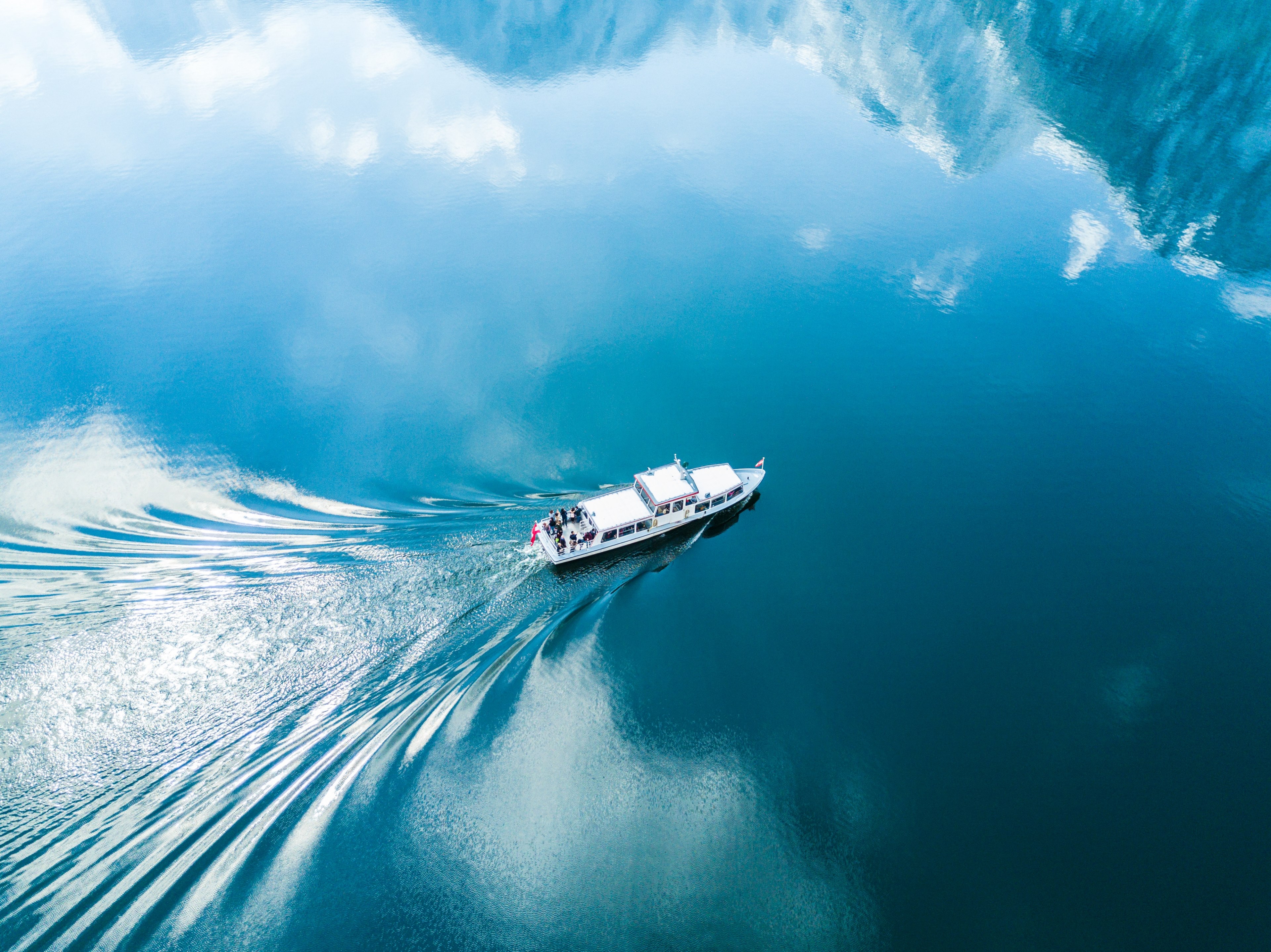 a boat going to hallstatt 4k, HD Wallpaper