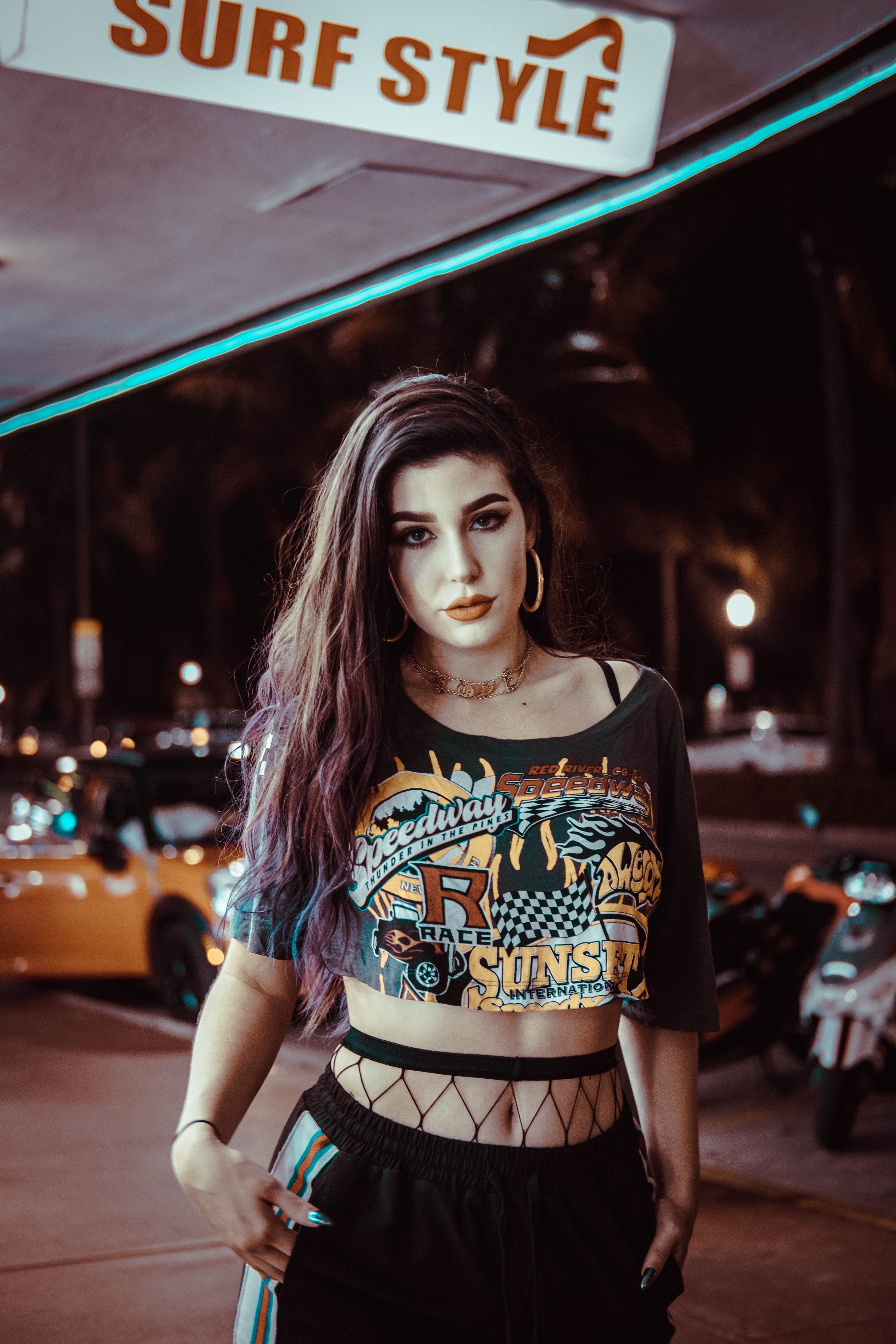 sink in her gaze 4k, Phone HD Wallpaper