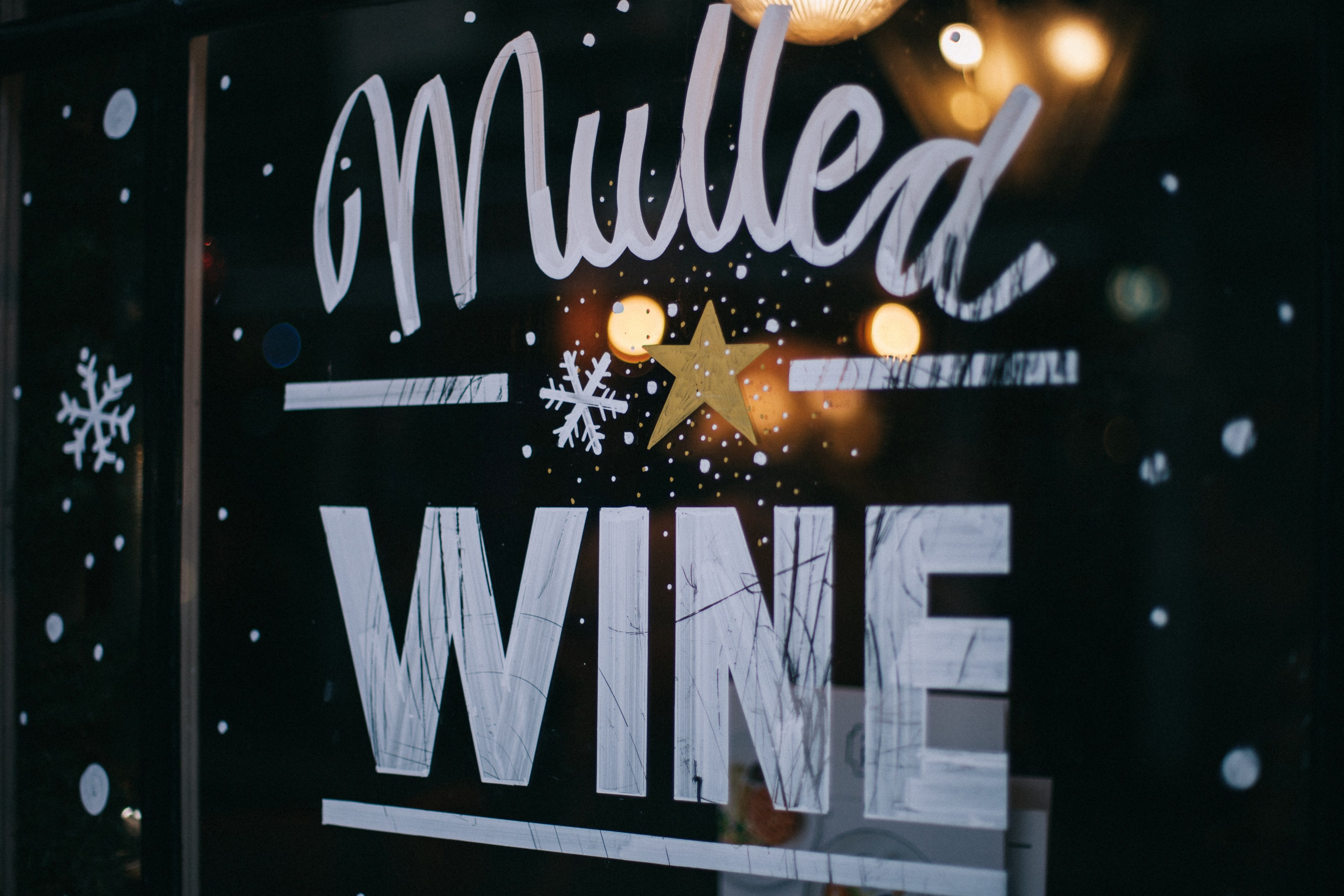 an artwork reading mulled wine on a glass window of a store in soho, vino de crimbo 4k, HD Wallpaper