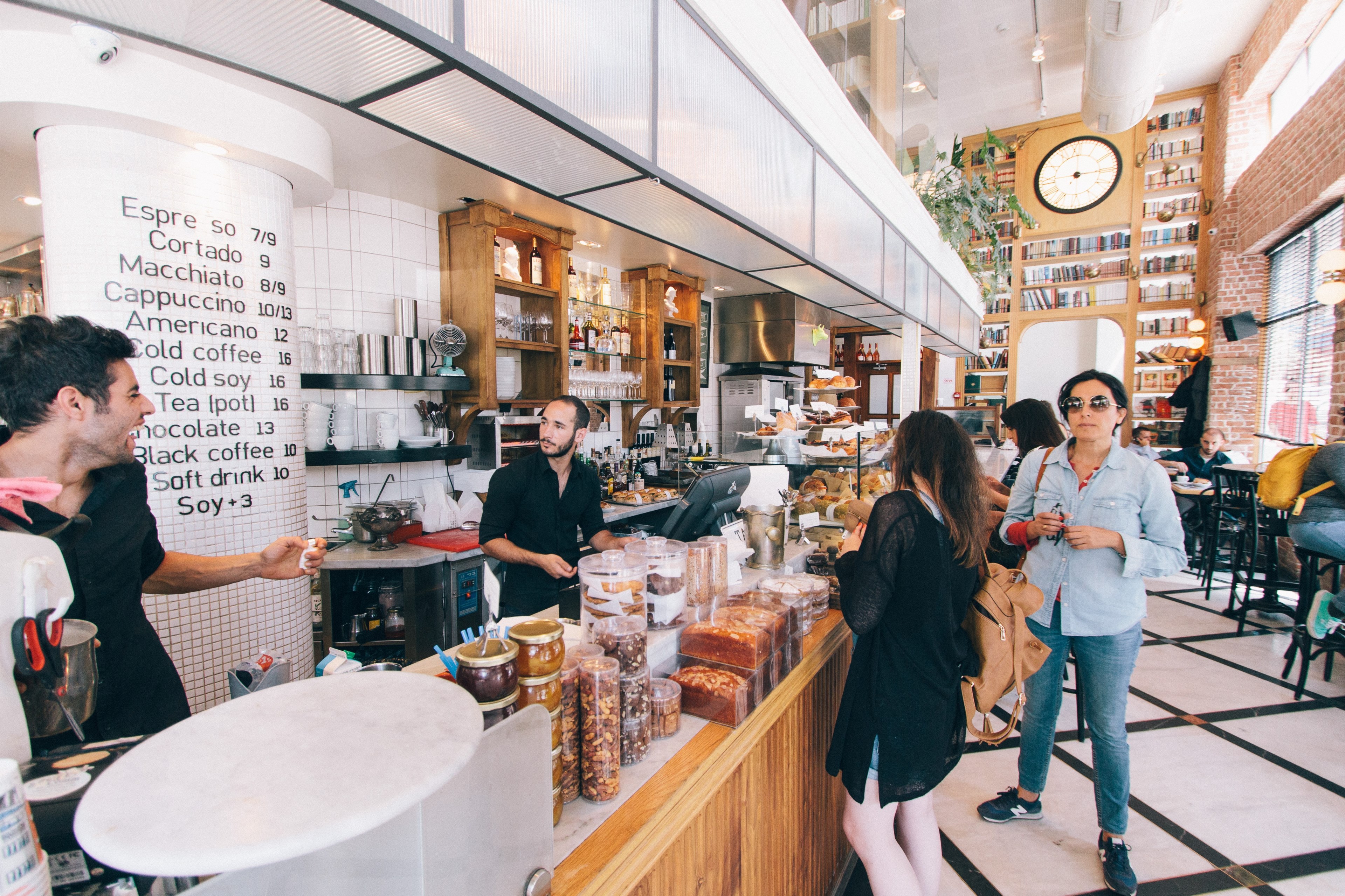 customers and baristas near the counter in an elegant coffee shop in tel aviv, elegant coffee shop 4k, HD Wallpaper