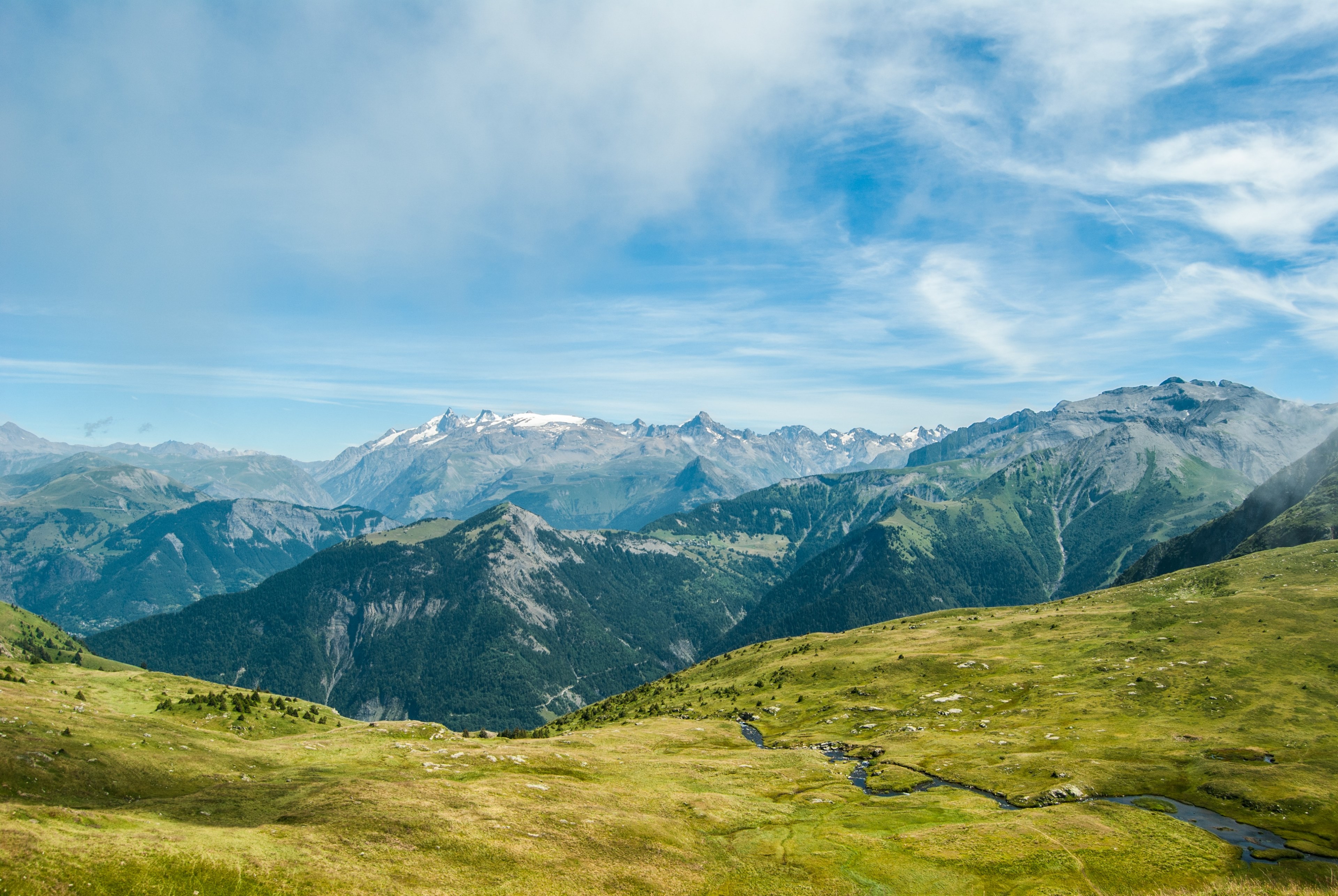 view from green pastures on a slope on wooded mountains stretching to the horizon, green mountains 4k, HD Wallpaper