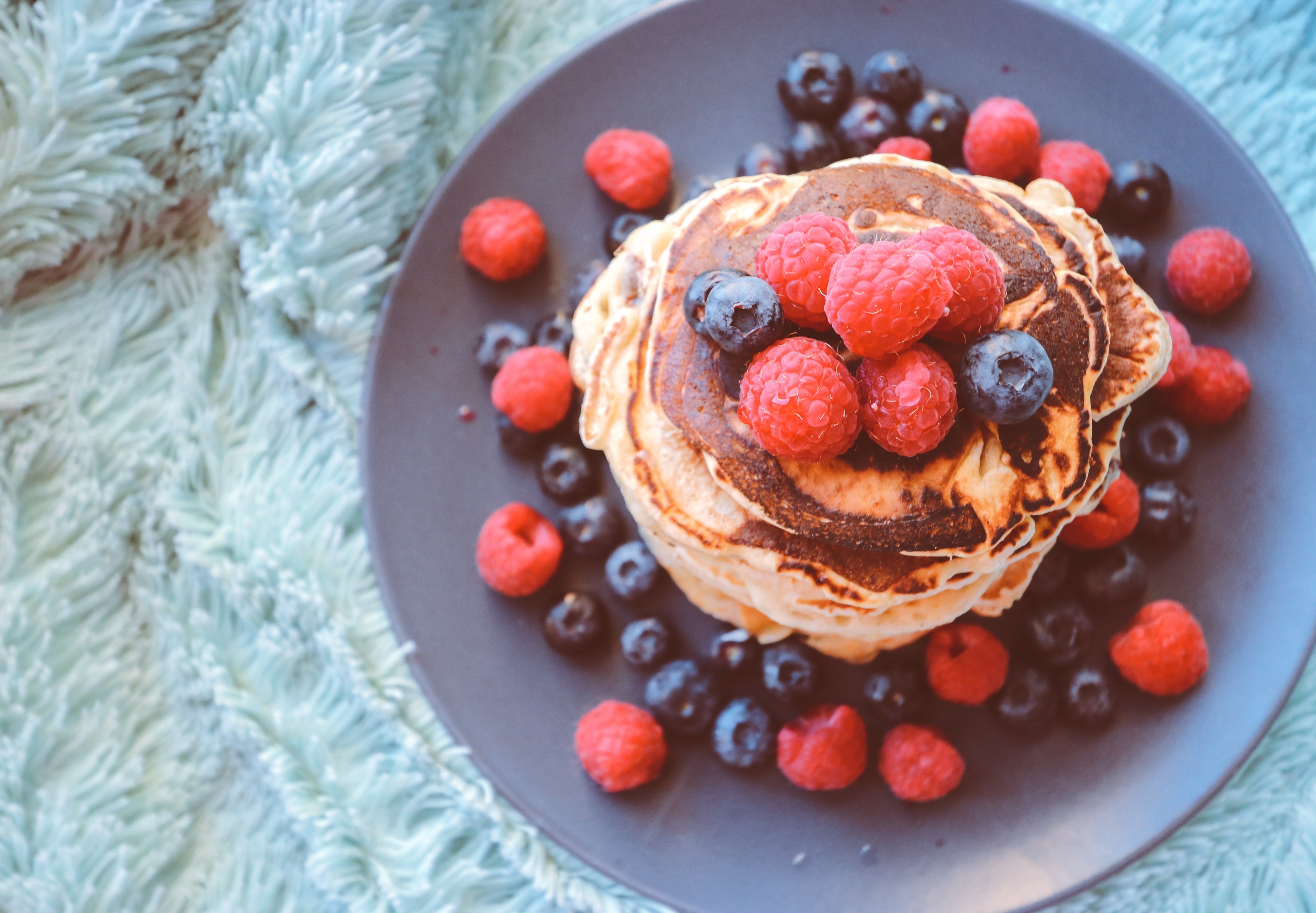 blueberries and raspberries on a stack of pancakes, nutella filled pancake 4k, HD Wallpaper