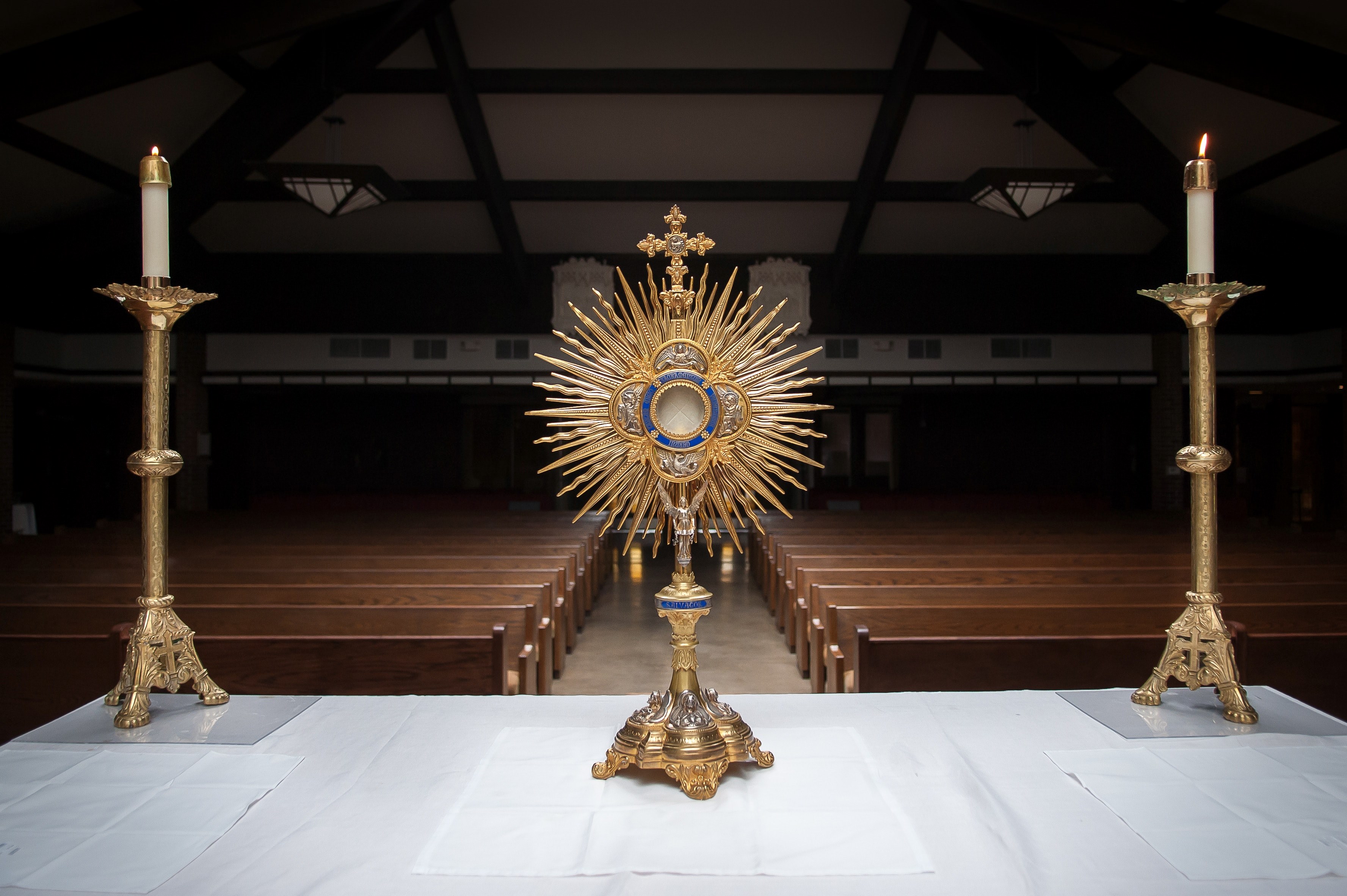 gold colored religious objects and candles on a table at the front of a church aisle, _church service objects 4k, HD Wallpaper