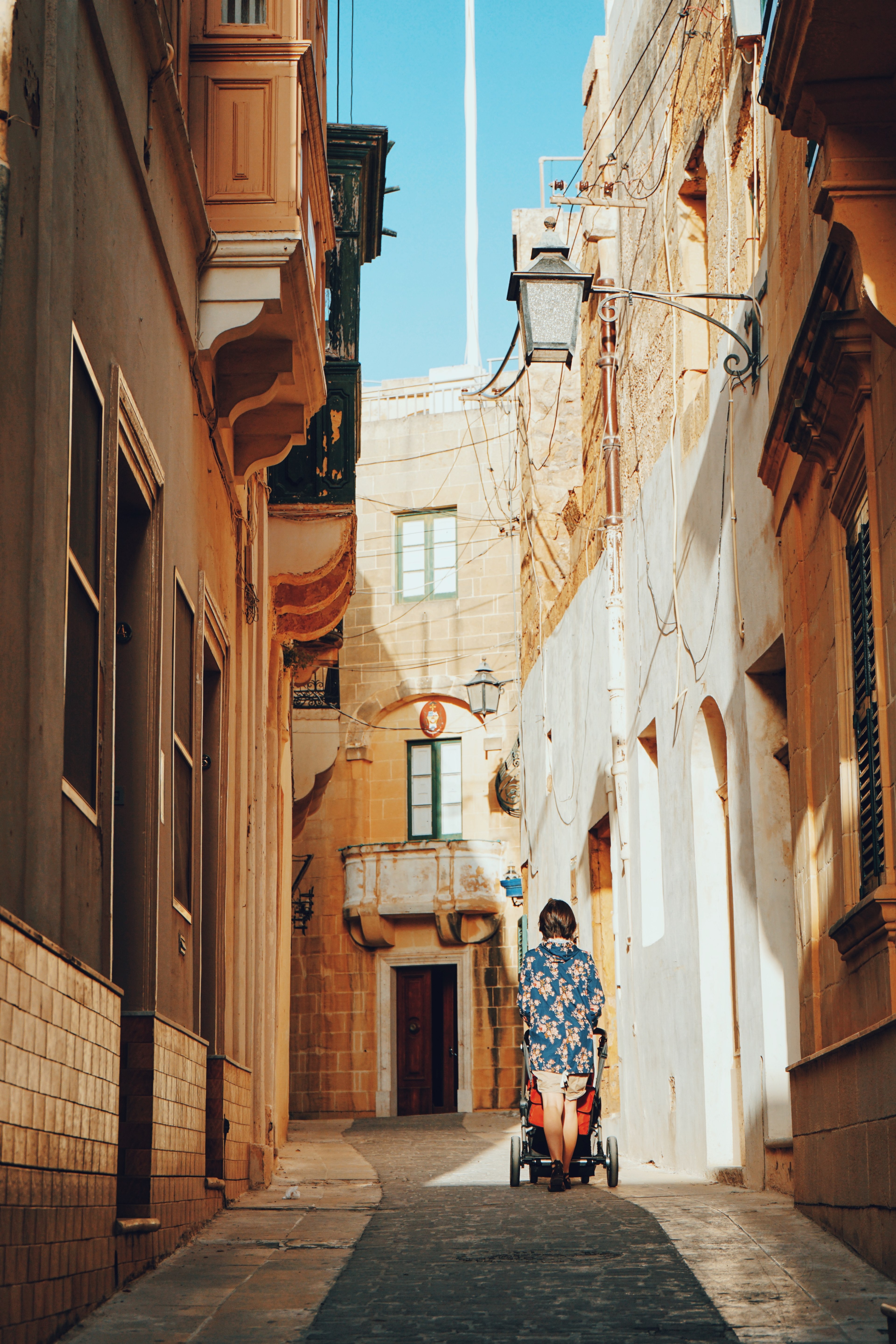 strolling around victoria malta 4k, Phone HD Wallpaper
