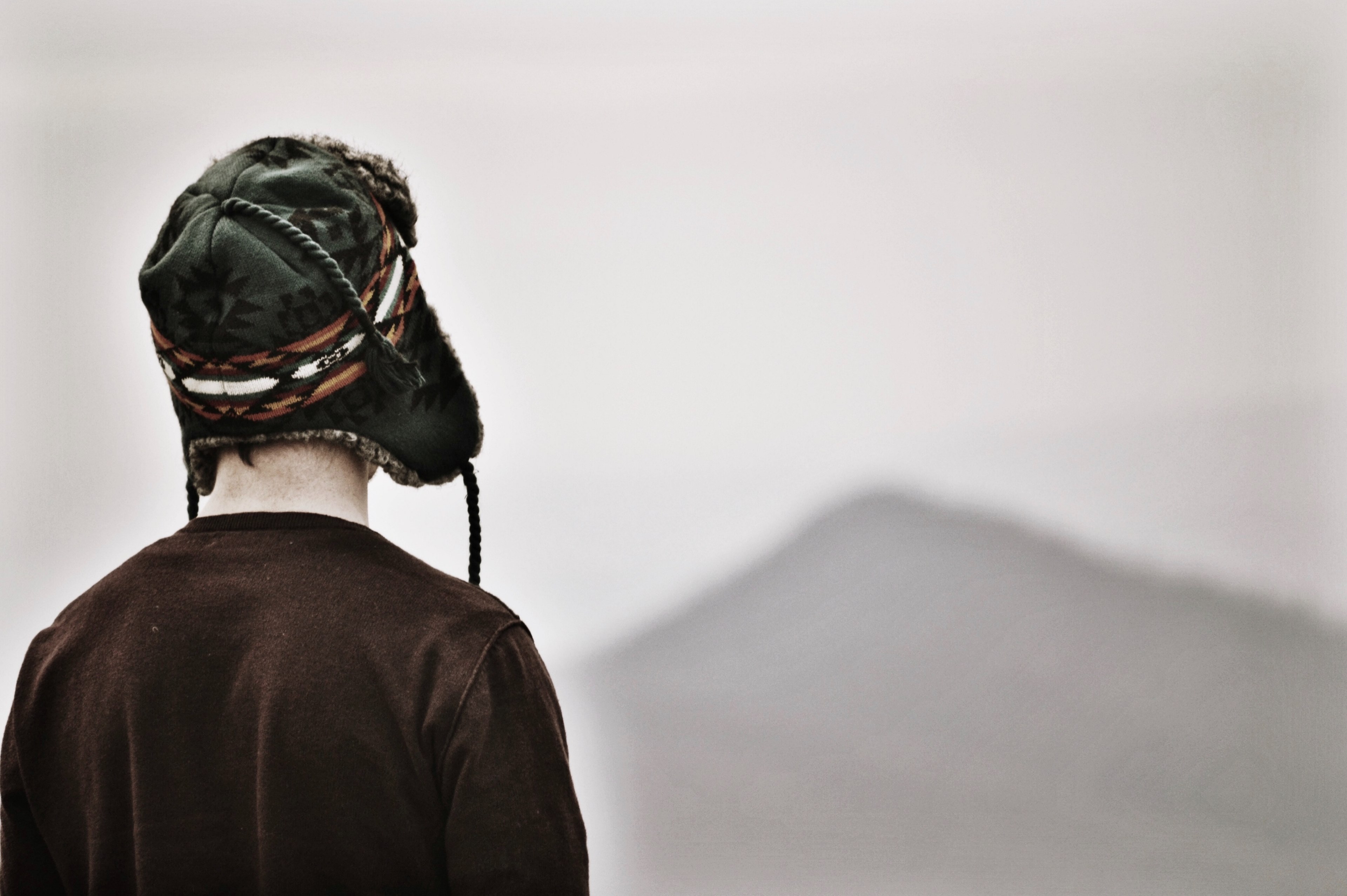 a person in an ear flap hat looks into the distance in the blue ridge mountains, lonely mountain 4k, HD Wallpaper