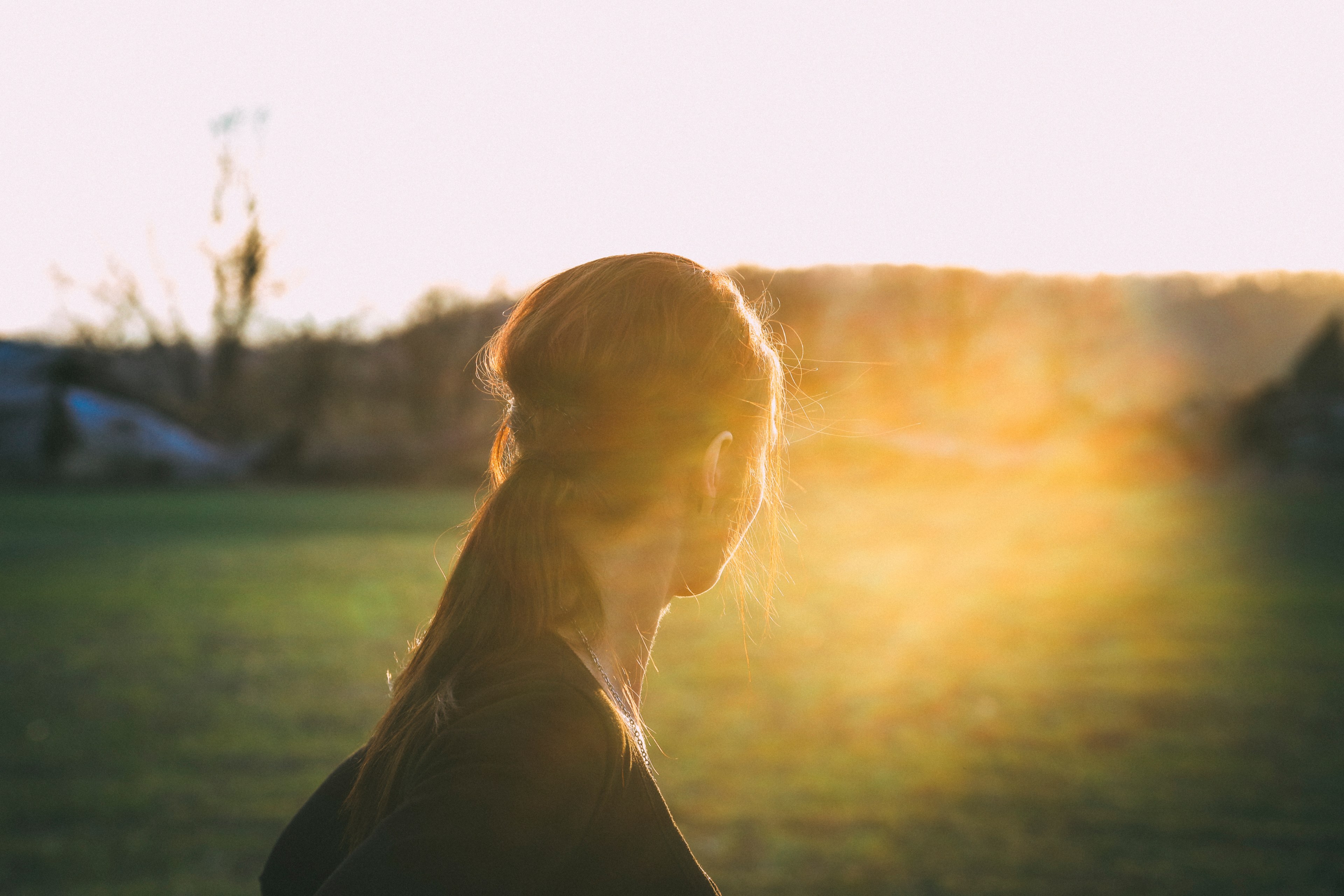 woman looking toward the sunset in a grassy field, looking at the sunset 4k, HD Wallpaper