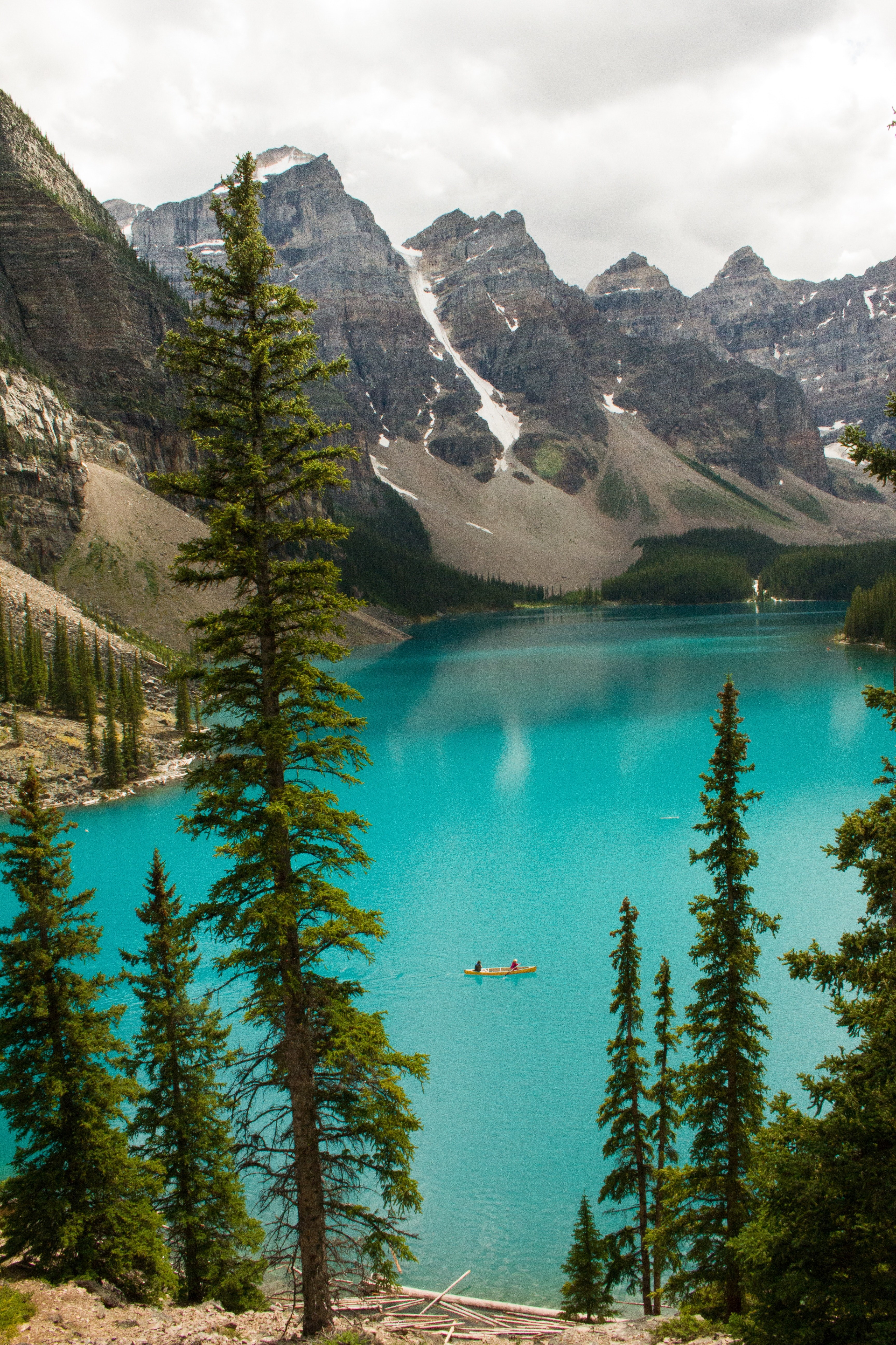 a canoe on the azure surface of a mountain lake, lady lake 4k, Phone HD Wallpaper