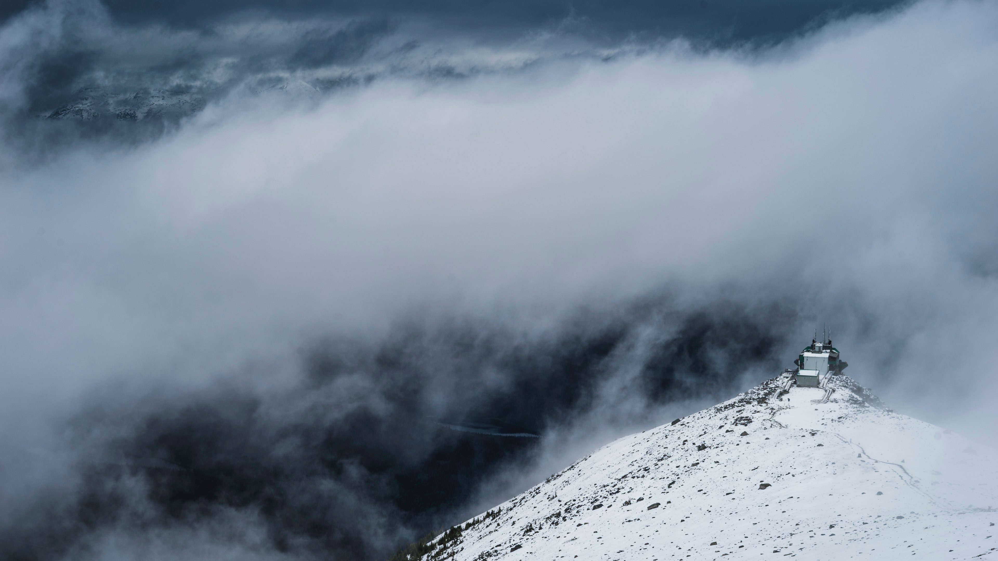 isolated building on the foggy summit of a snowy mountain in jasper, way up stay up 4k, HD Wallpaper