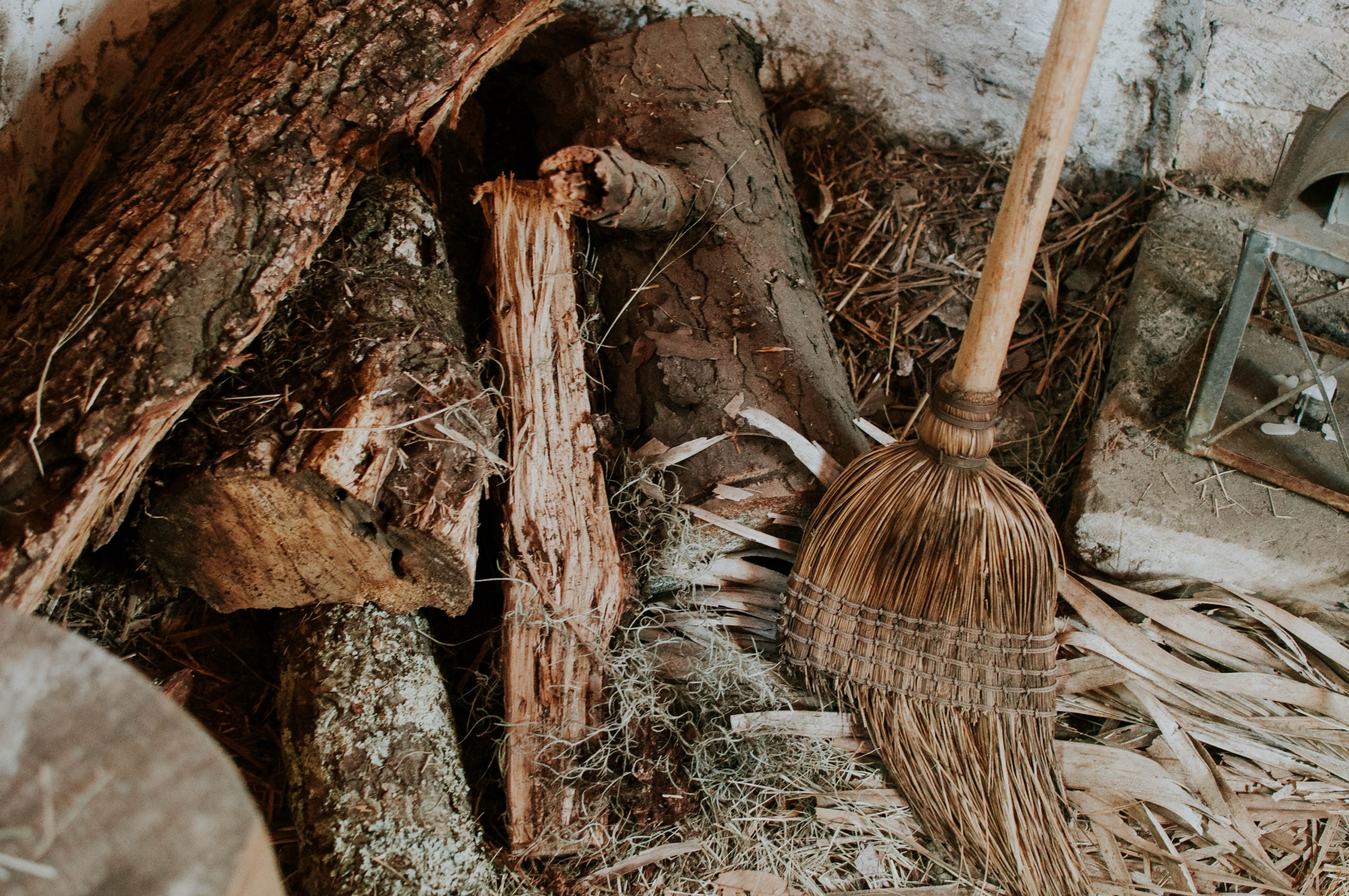 a broom leaning against a wall next to a disorderly heap of firewood, wormsloe 4k, HD Wallpaper