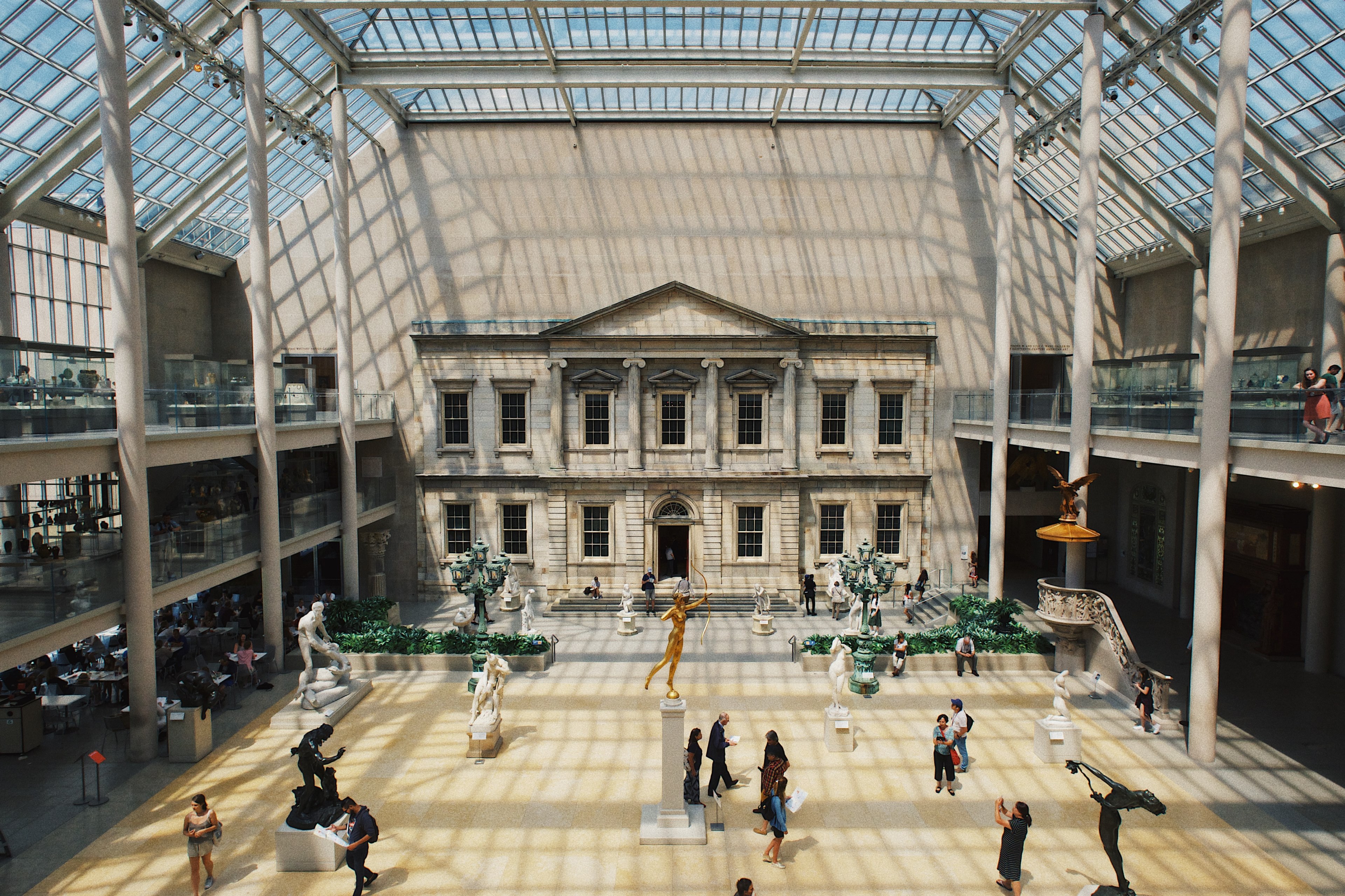 museum interior in daytime with glass roof and people walking at the metropolitan museum of art, art gallery with glass ceilings 4k, HD Wallpaper