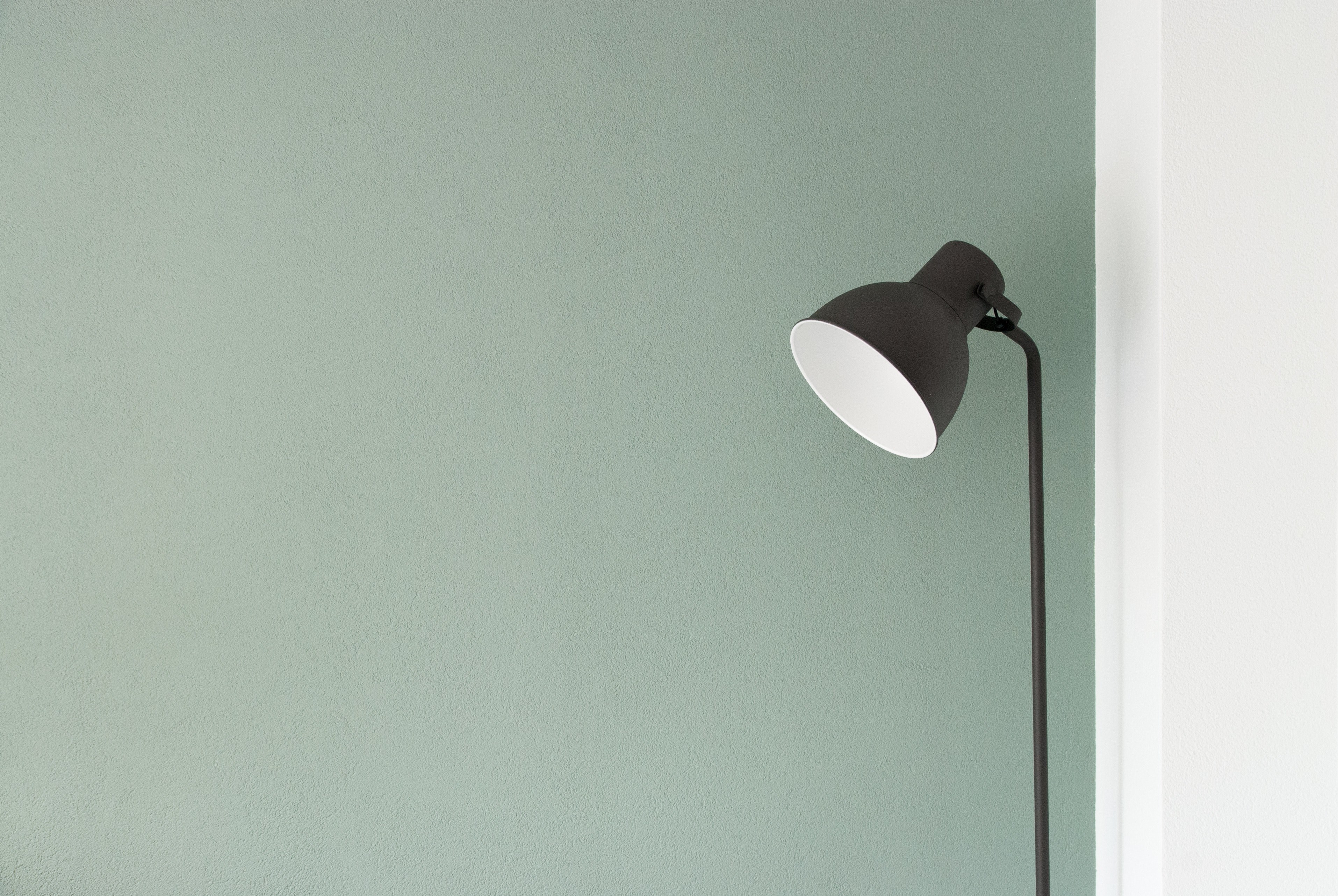a floor lamp against a pastel green wall, floor lamp near a wall 4k, HD Wallpaper