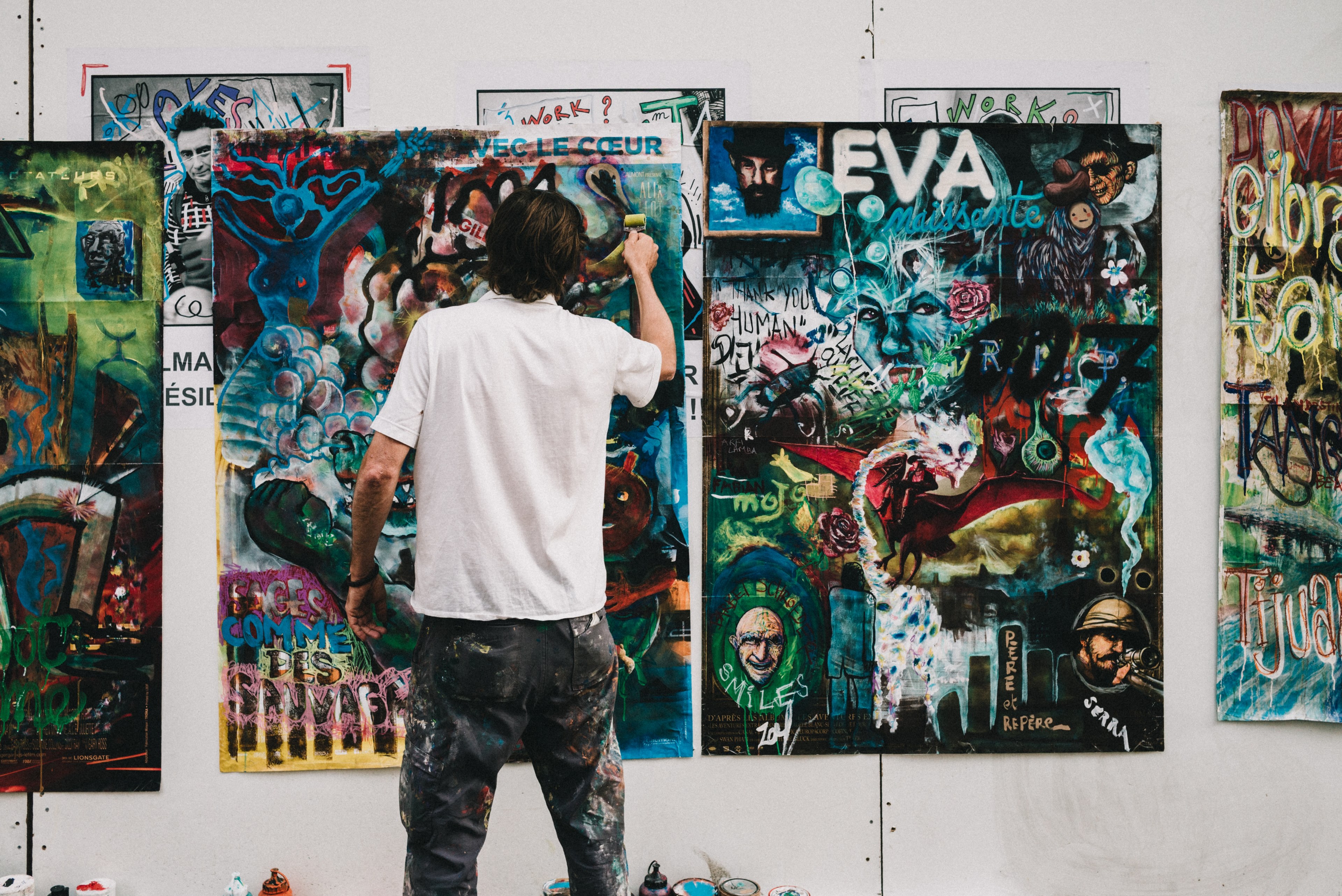 a man working on a colorful graffiti painting, person working on painting 4k, HD Wallpaper