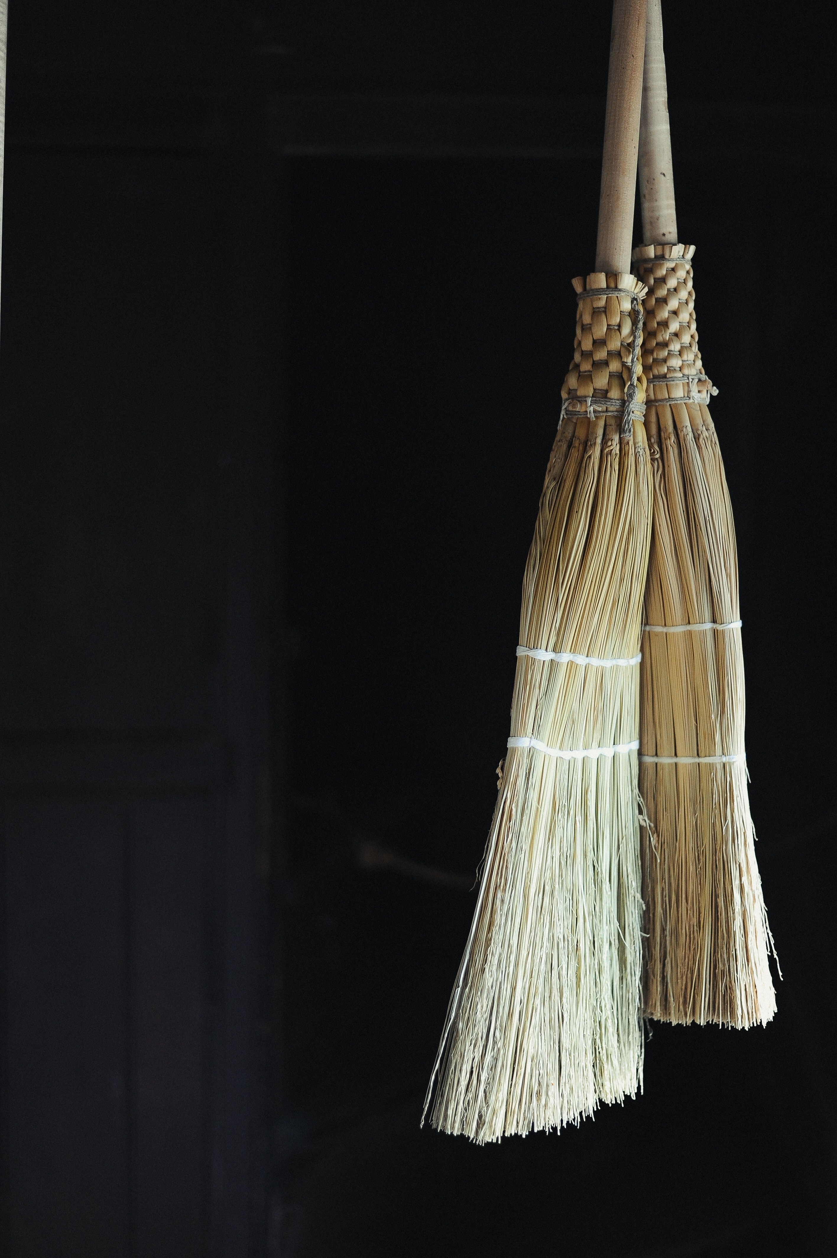 dinner dress cleaning implement and broom hd, 4k, Phone HD Wallpaper