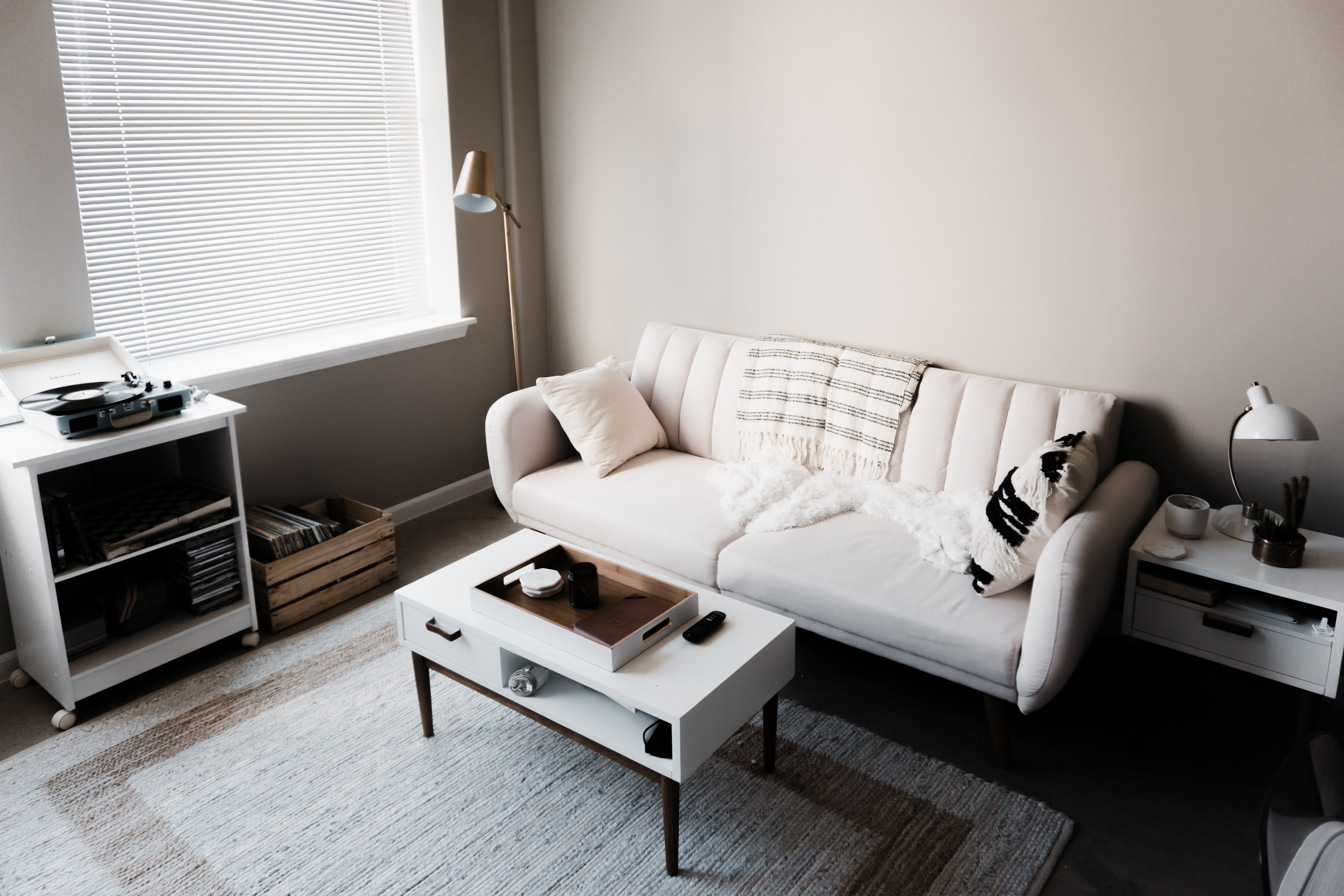 living room interior of home with white sofa coffee table turn table and closed blinds, simple 4k, HD Wallpaper