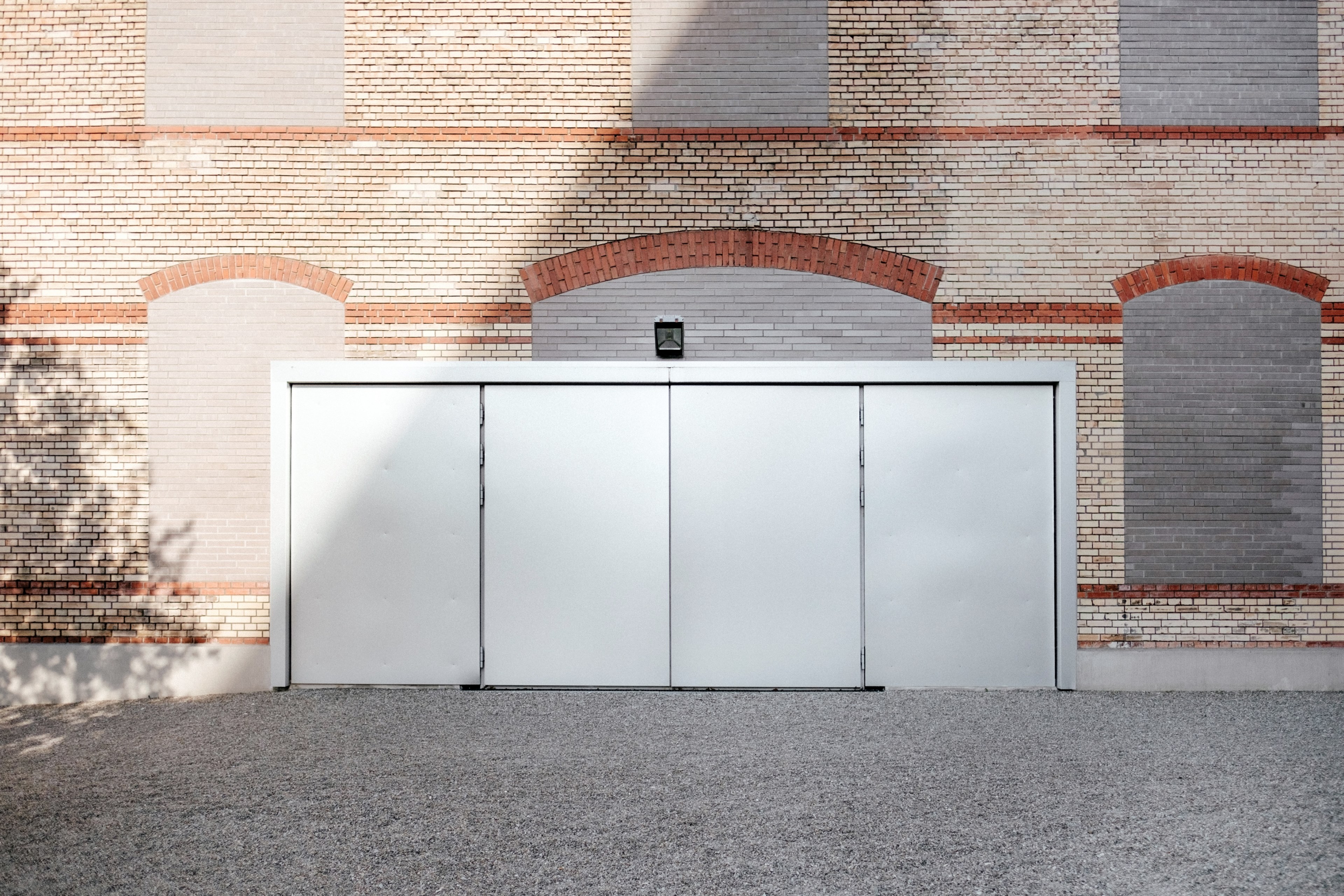 door wall brick wall and brick 4k, HD Wallpaper