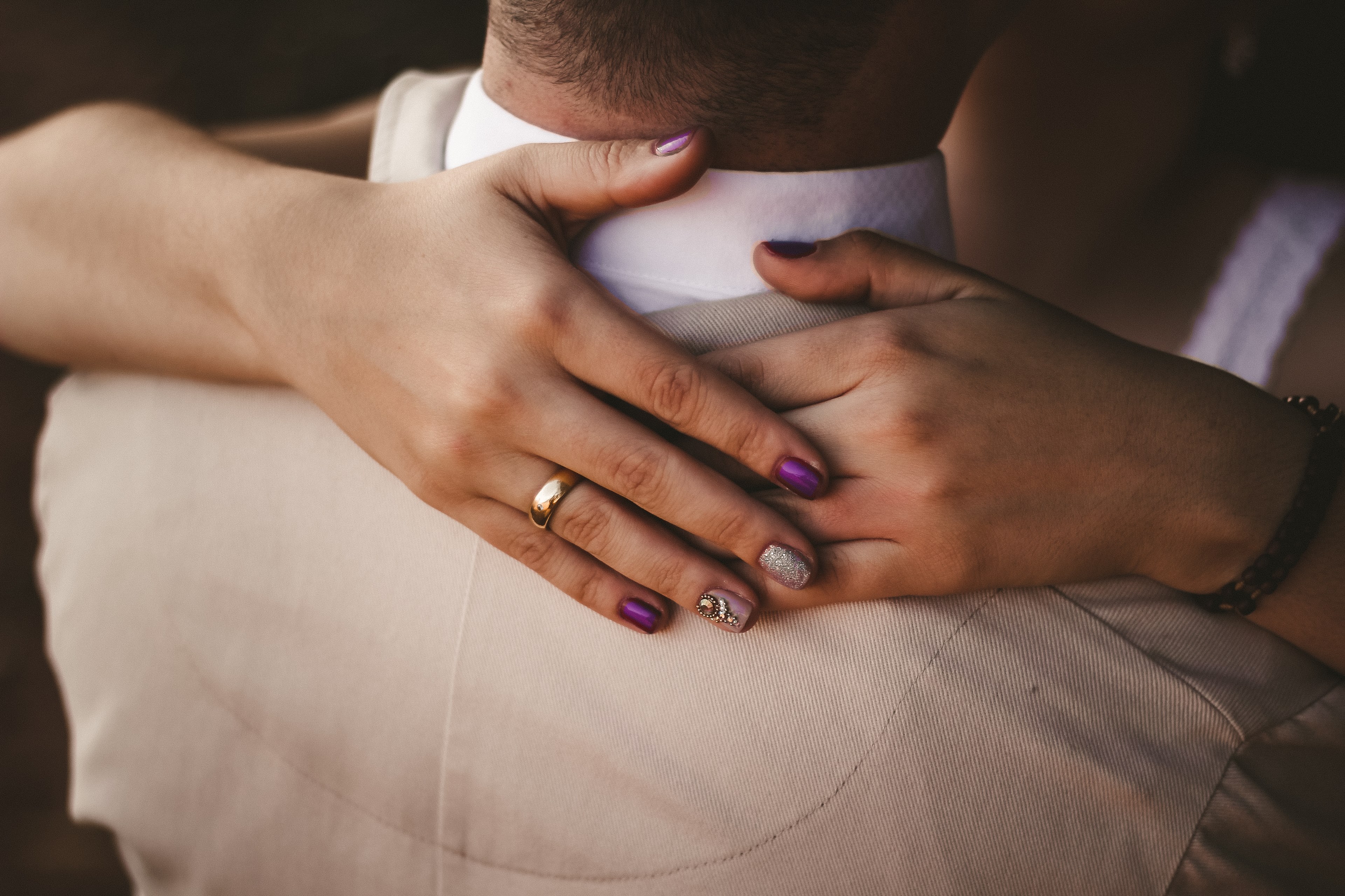 woman with fabulous decorative nail art clasps her man around the neck while dancing, just this dance 4k, HD Wallpaper