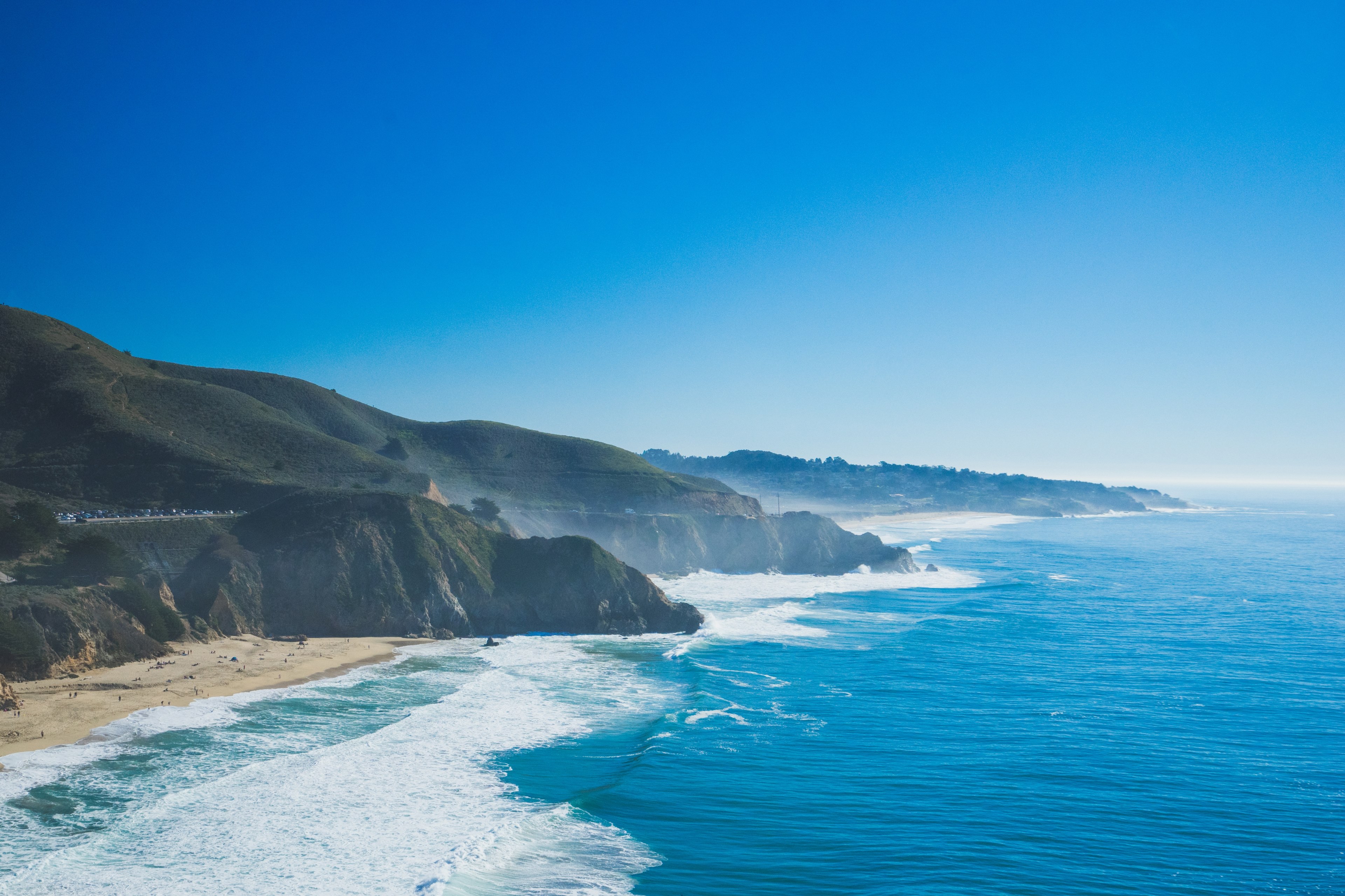 an aerial drone shot of a coastline with green rolling hills and blue ocean water, drone coastline 4k, HD Wallpaper