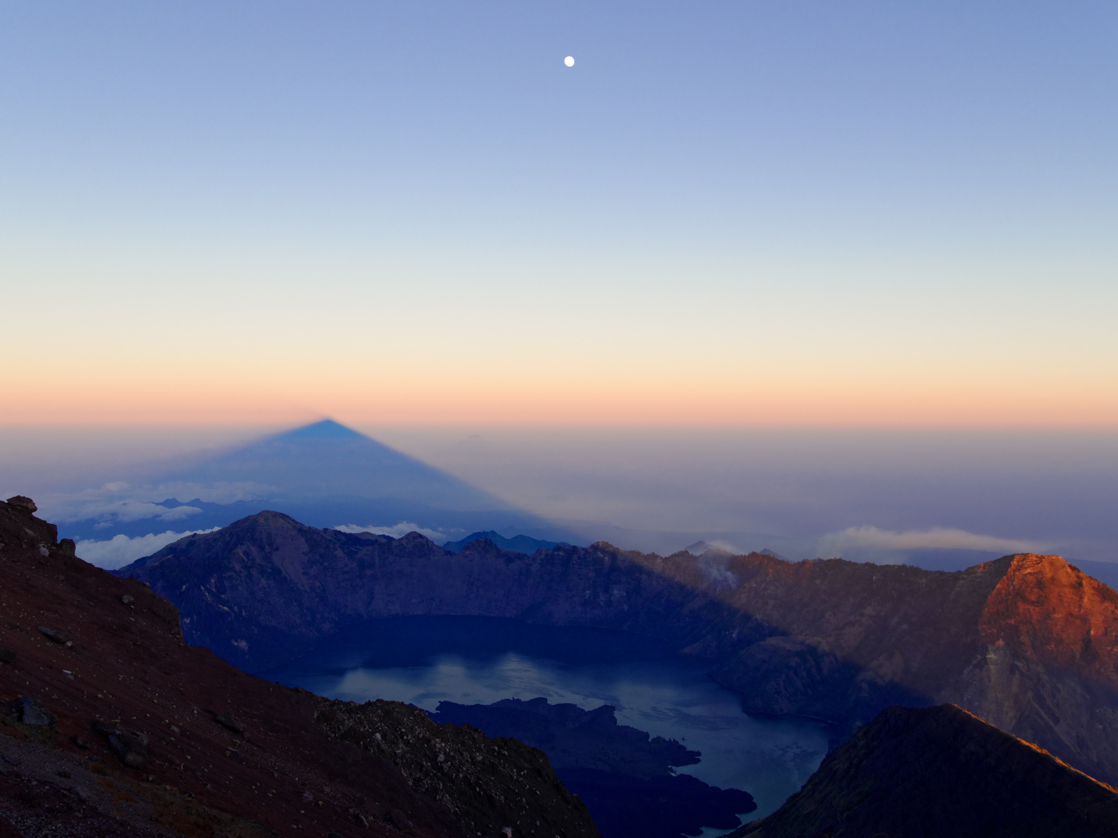 on high ground looking across a volcanic crater with the full moon in the distance, full moon volcanic crater 4k, HD Wallpaper