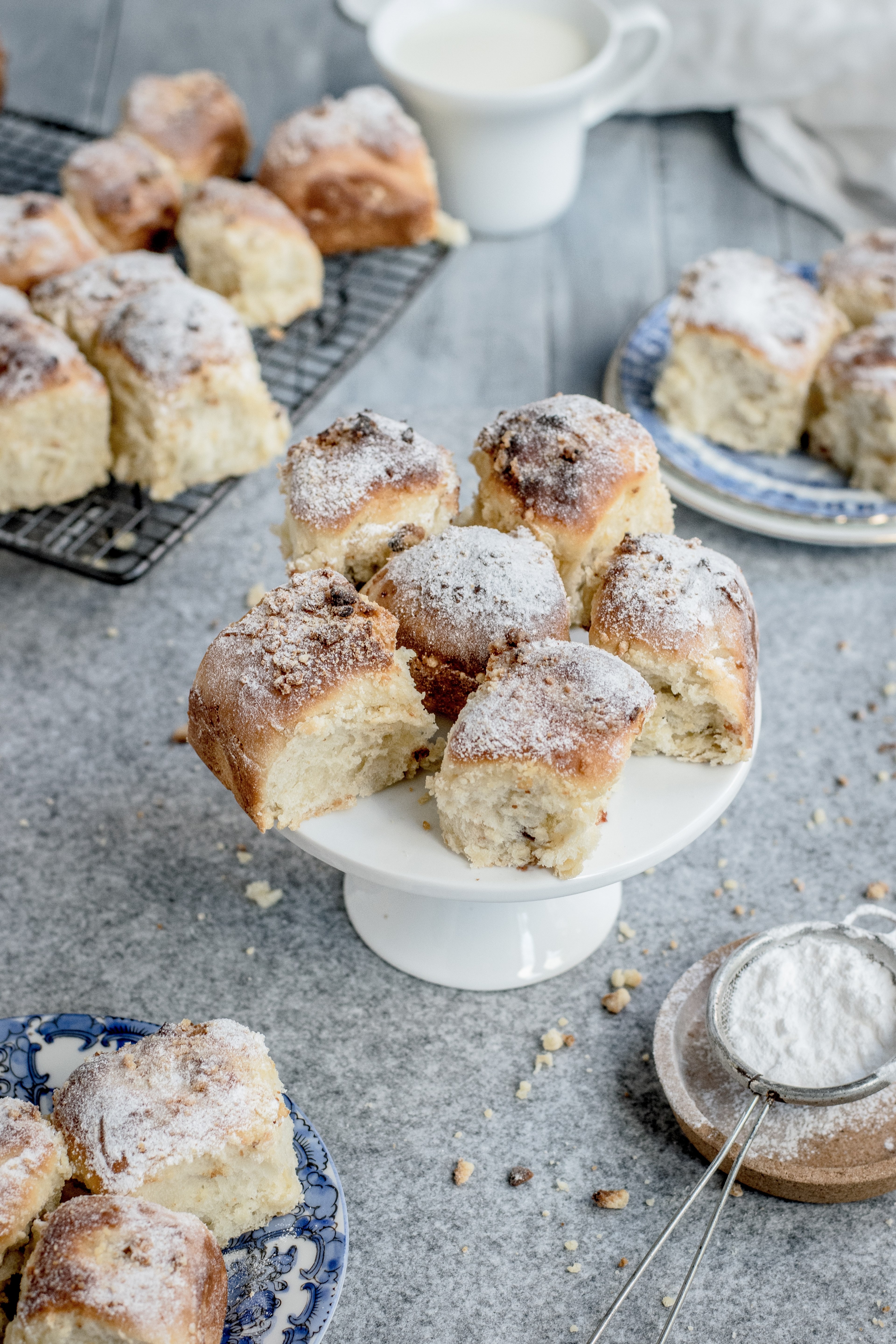 yeast buns with jam 4k, Phone HD Wallpaper
