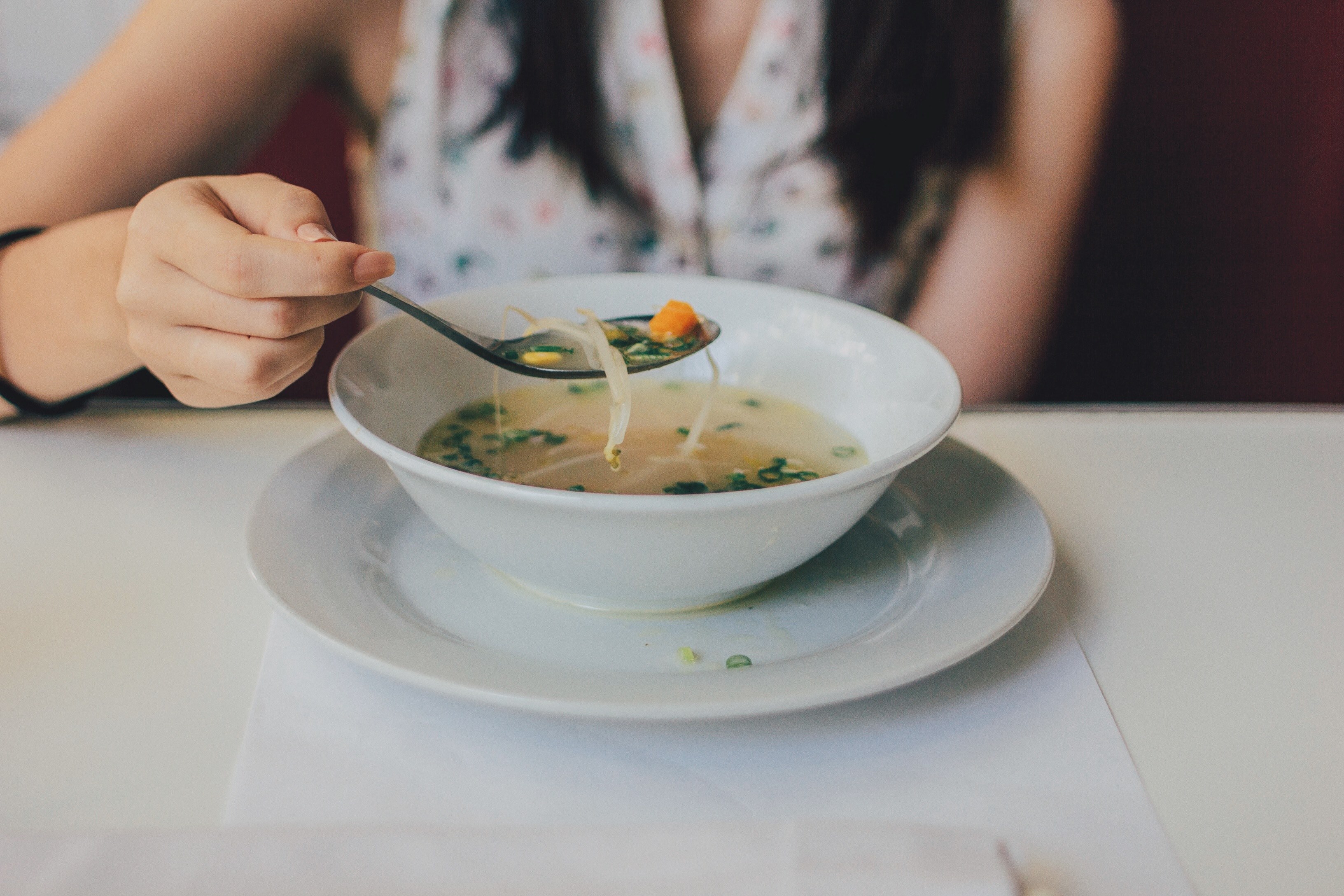 woman eats a bowl of soup with vegetable broth, healthy soup 4k, HD Wallpaper