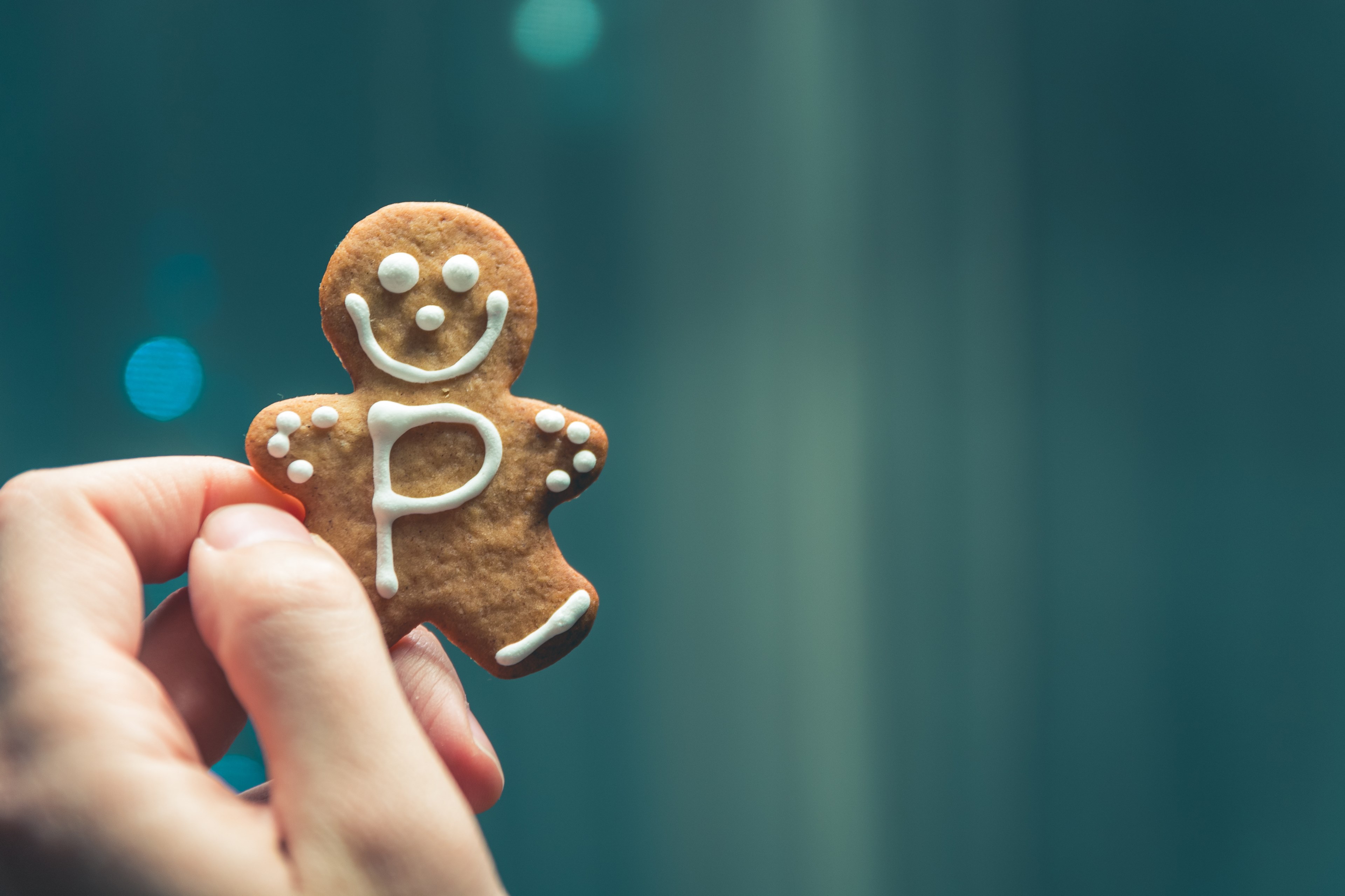 hand hold holding and cookie 4k, HD Wallpaper