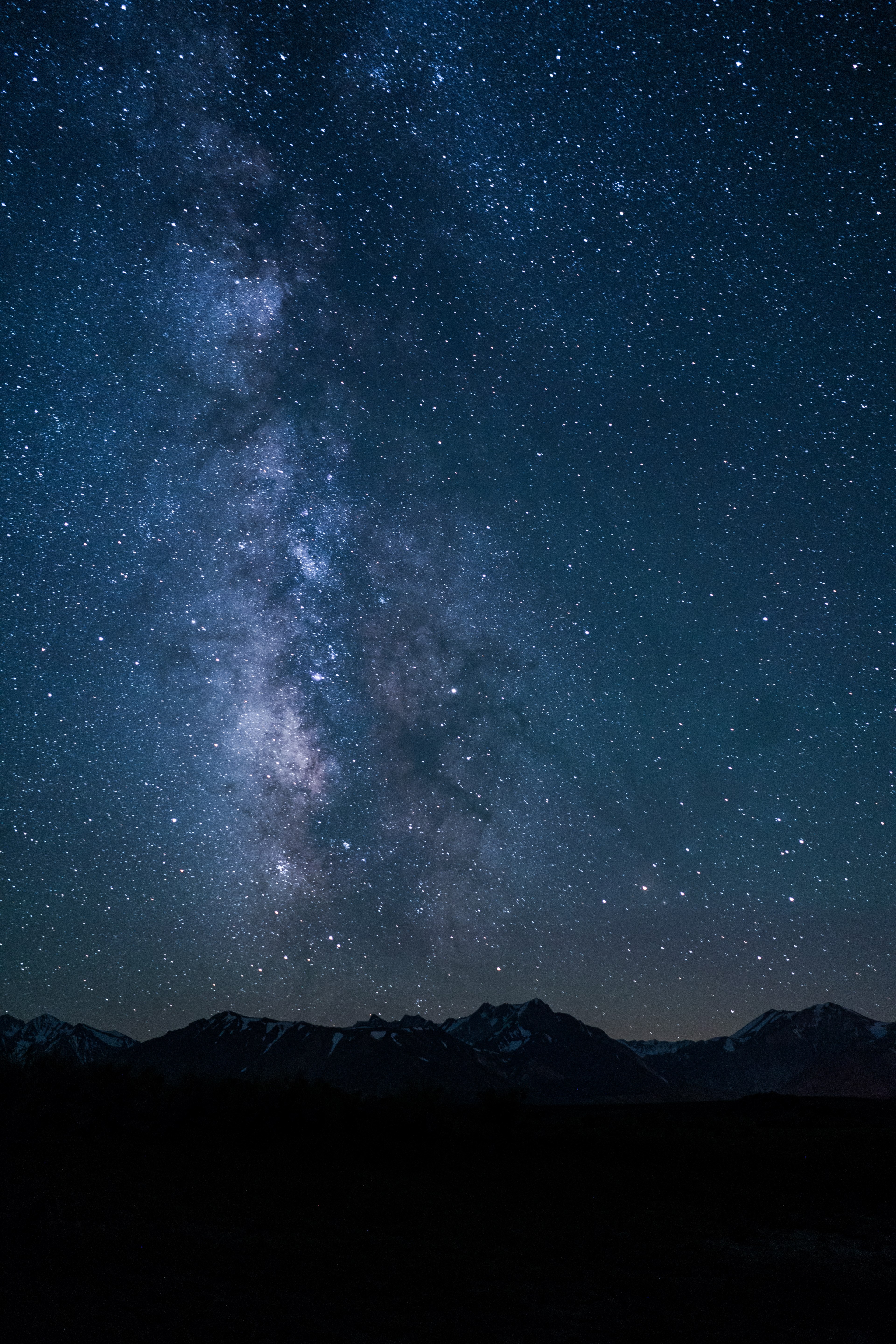 the milky way over the sierra nevadas 4k, Phone HD Wallpaper