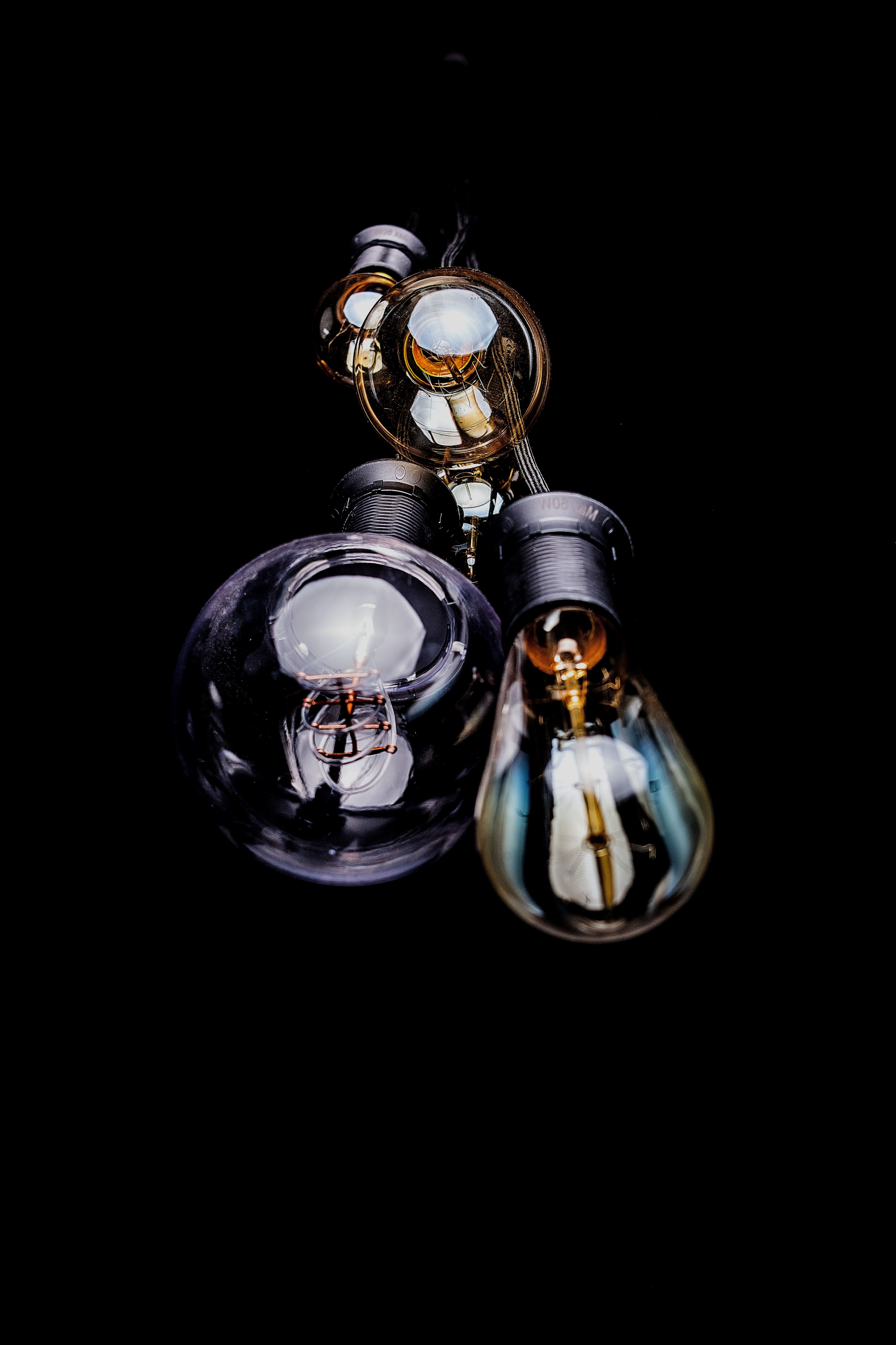 a close up of the light bulbs against the black background in cascais, _the lamps off 4k, Phone HD Wallpaper