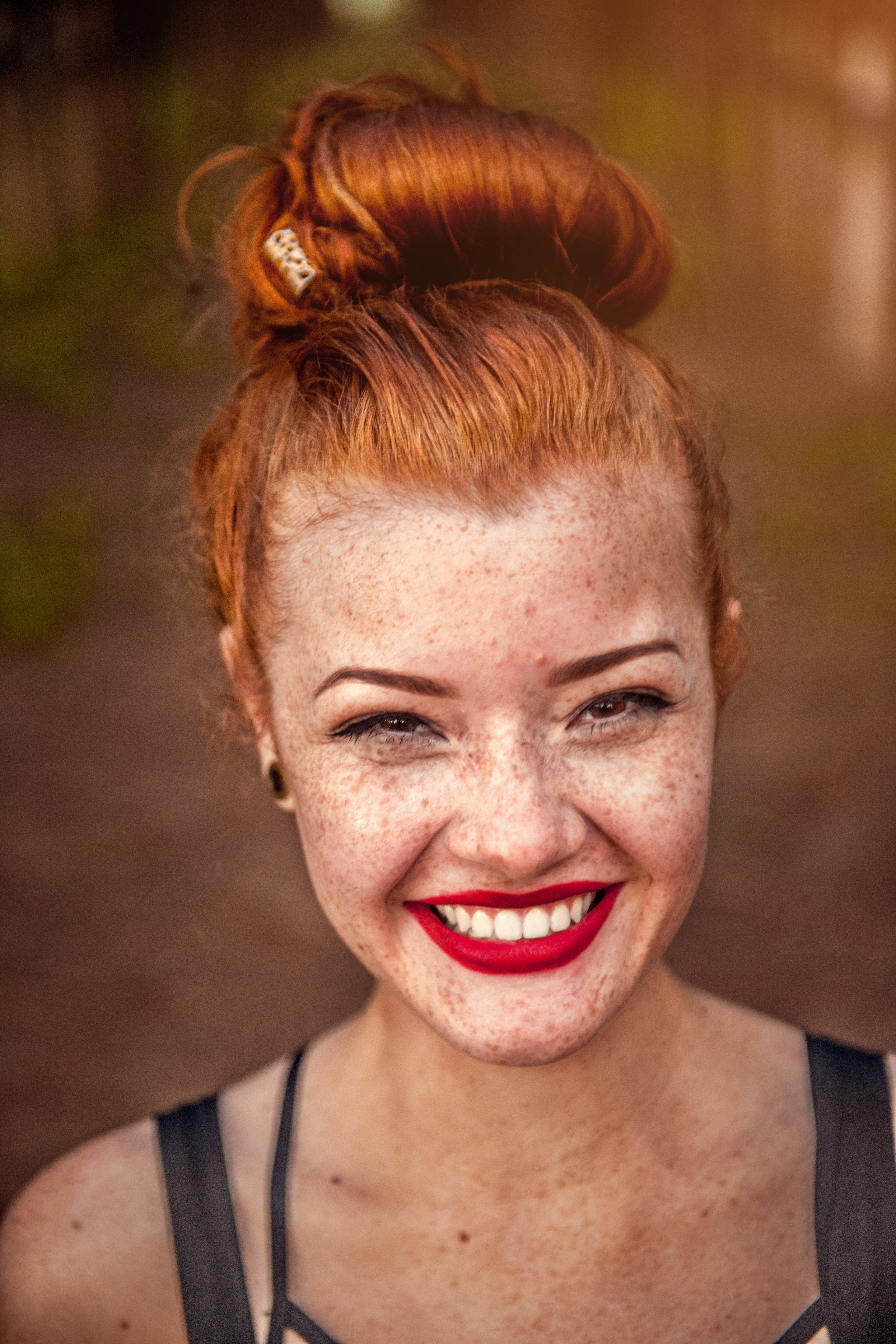 smile with freckles 4k, Phone HD Wallpaper