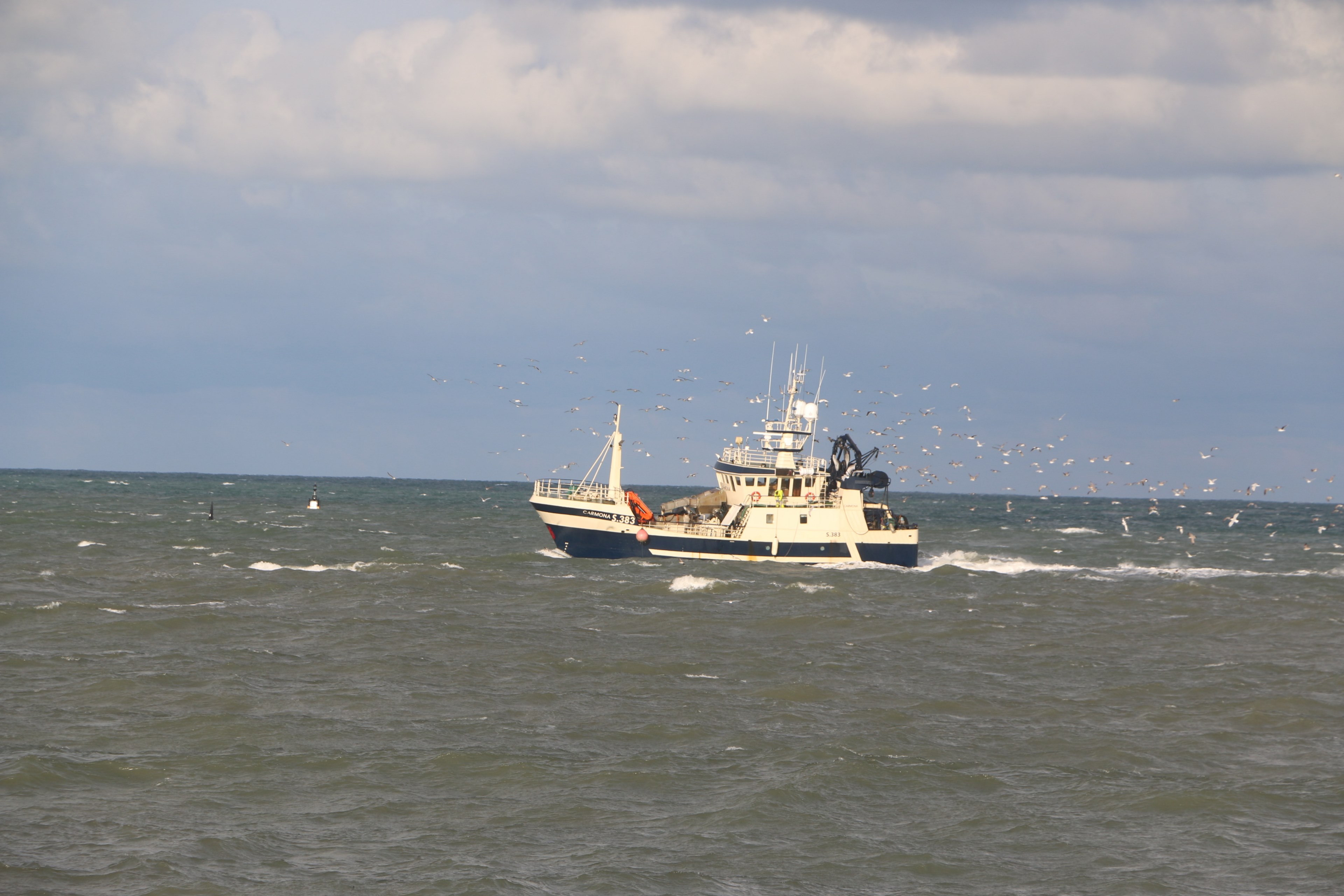 dublin ireland fisherman and boat 4k, HD Wallpaper
