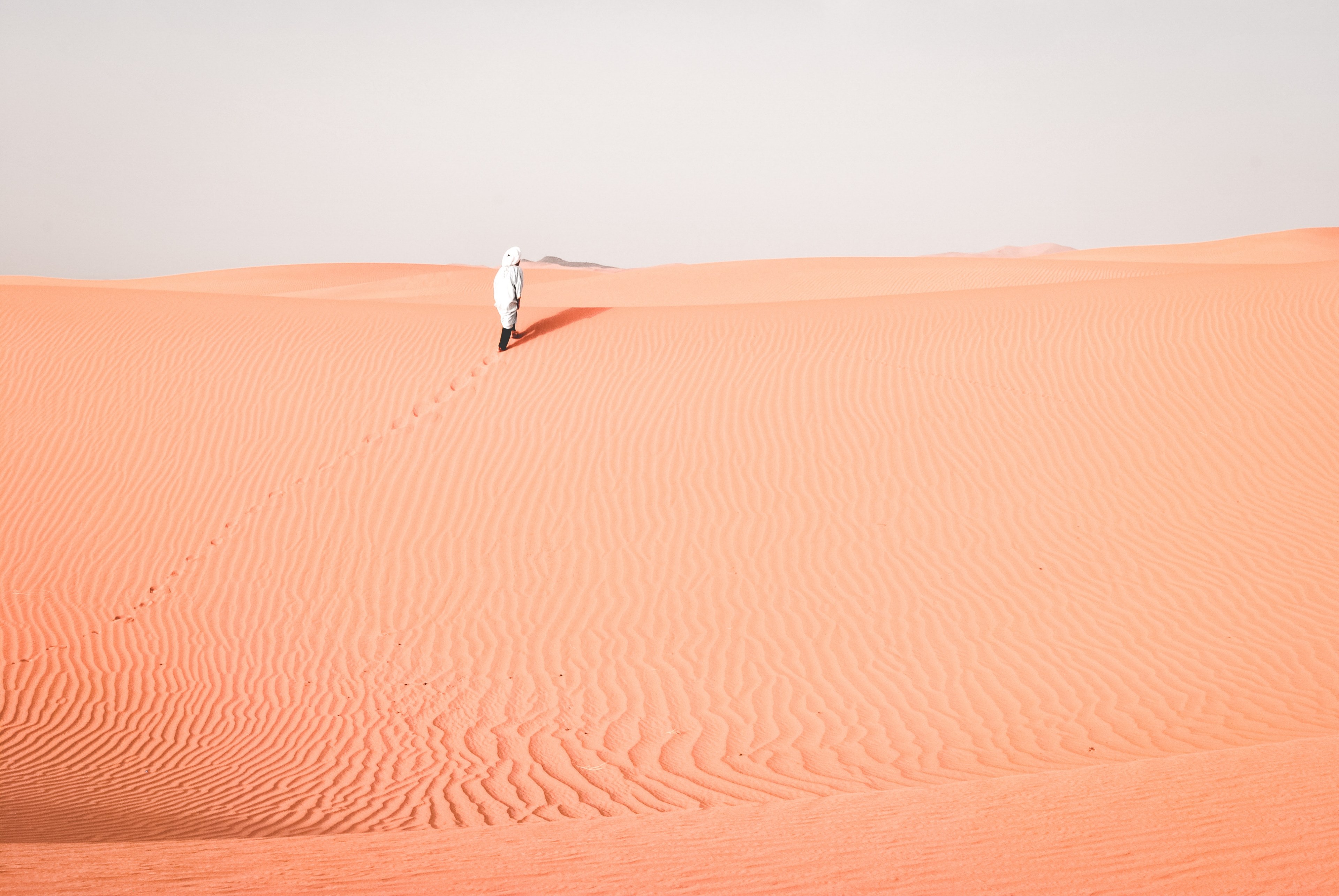 hiking through rippled sand dunes of erg chebbi, where follow me 4k, HD Wallpaper