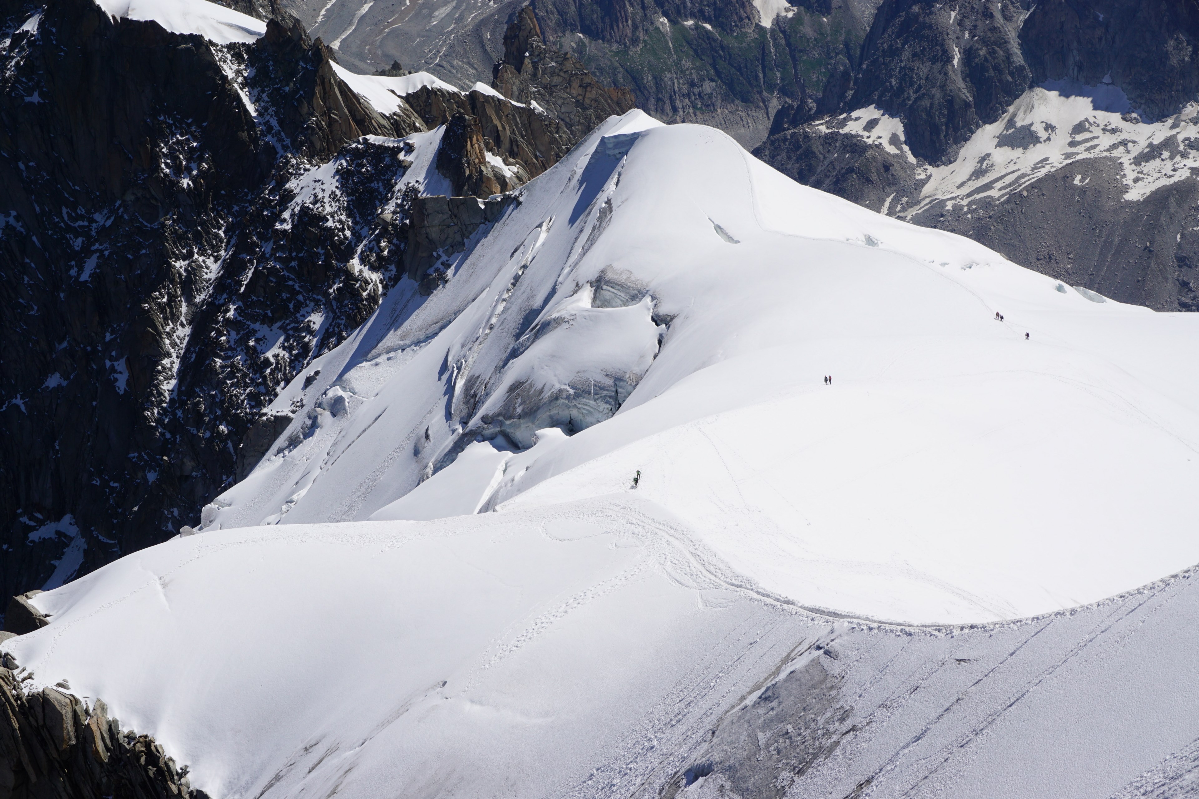 deep snow covers slopes and cliffs of mountains, deep snow mountains 4k, HD Wallpaper