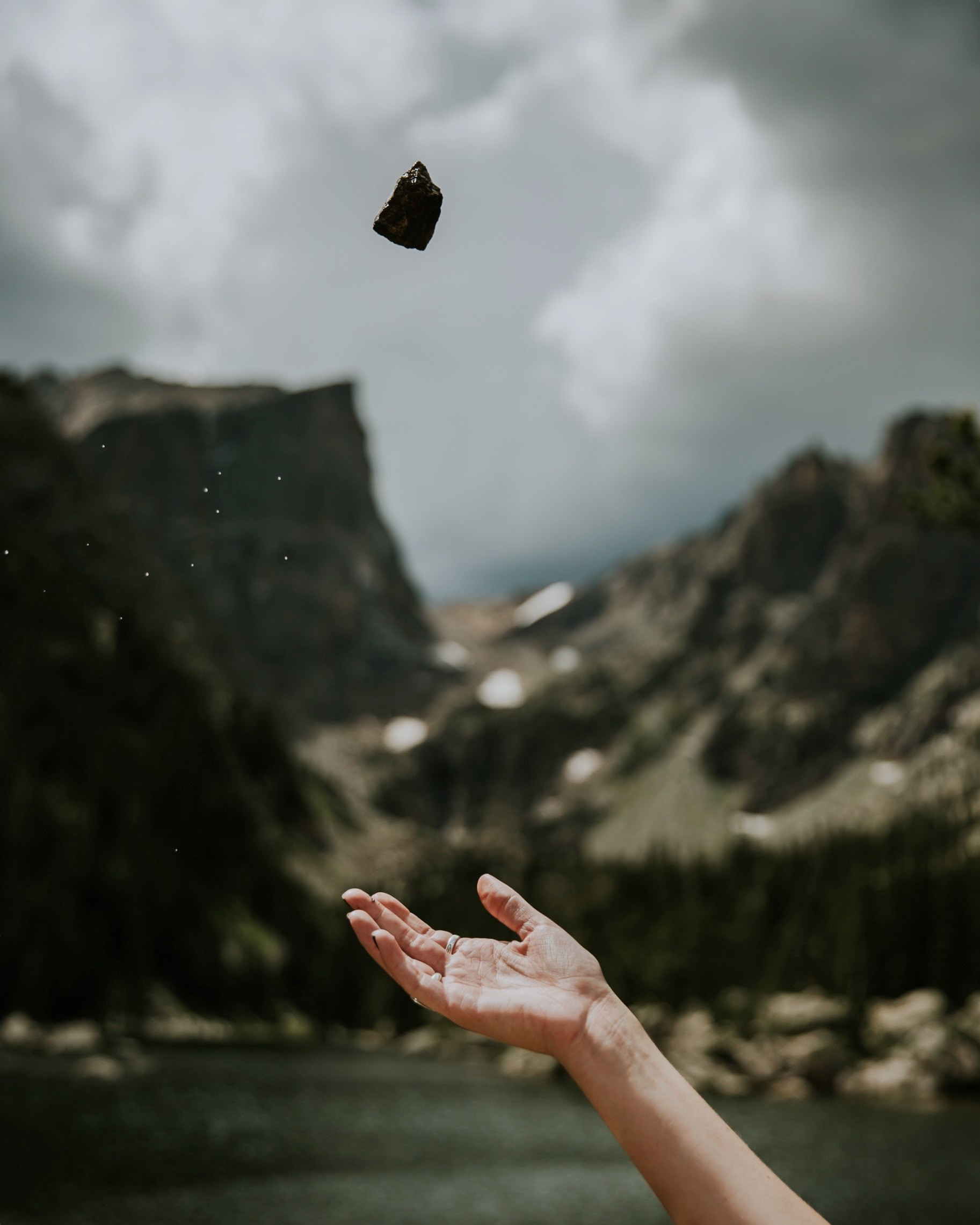 rock stone hand and throw hd, 4k, Phone HD Wallpaper