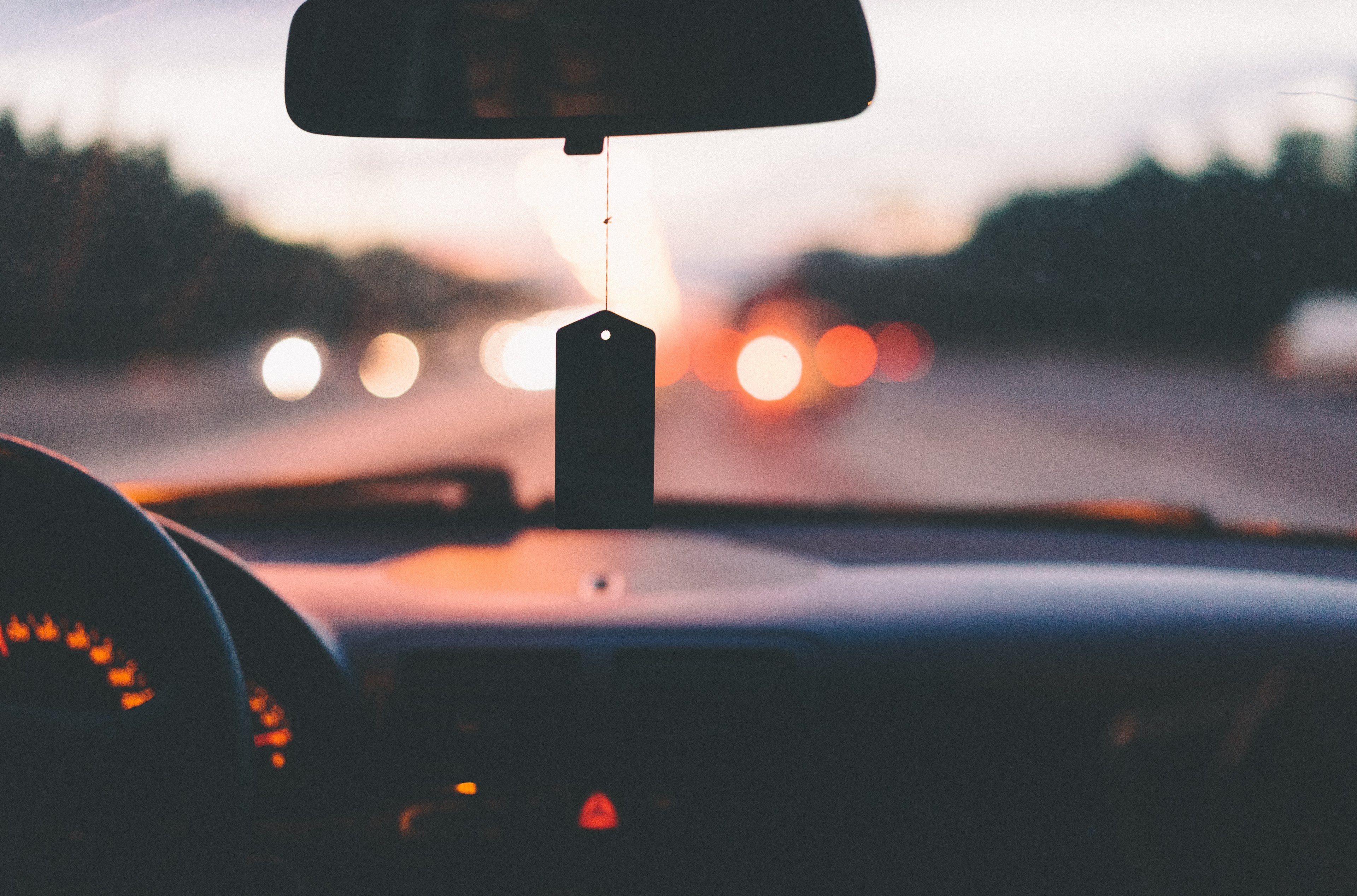 dashboard steering wheel and air freshener in car on a highway in moskovskaya kovaltseva avtomobilnaya doroga, car dashboard on highway 4k, HD Wallpaper