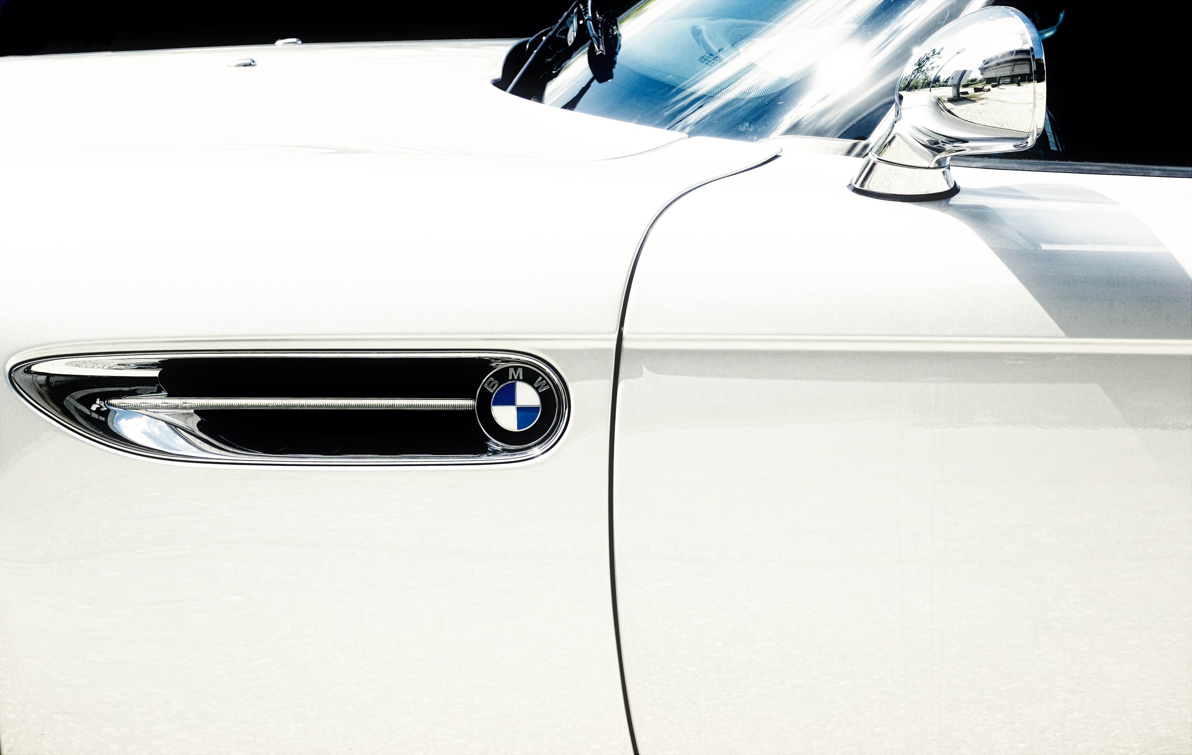 the side view of a car in front of the drivers door, _z8 4k, HD Wallpaper