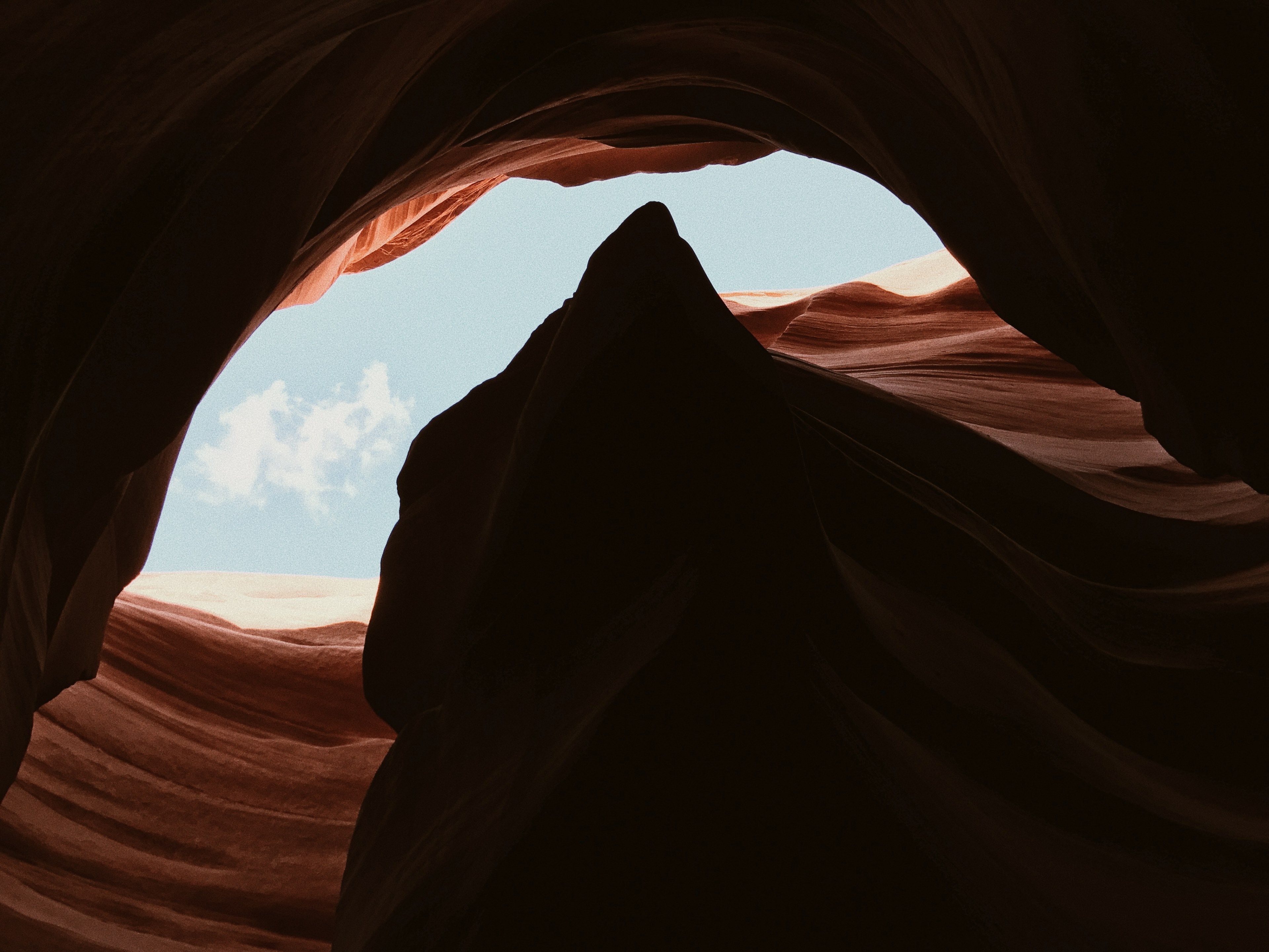 sun shines through an opening in a sand cave, cave opening 4k, HD Wallpaper