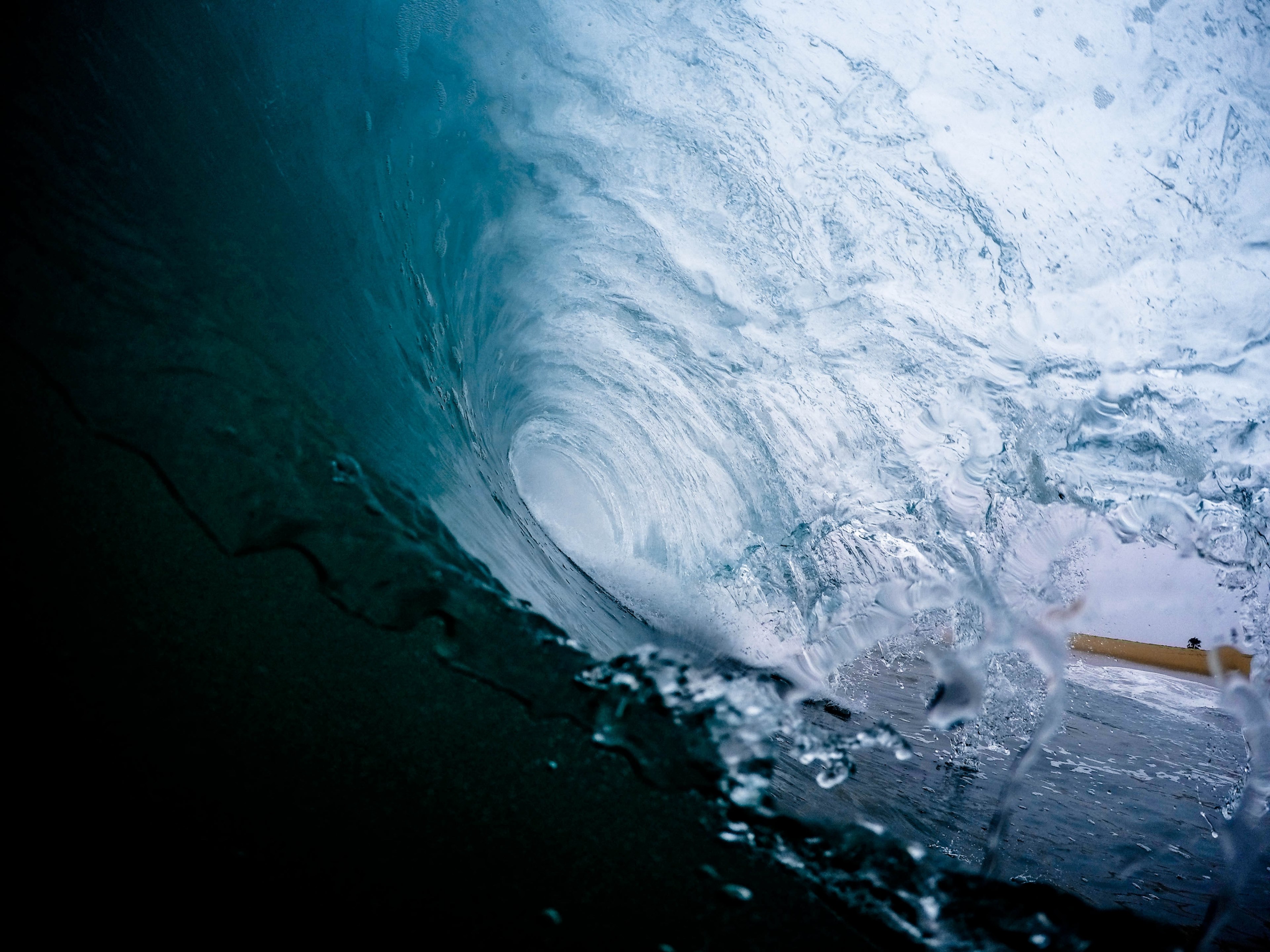 view from the inside of a surf wave at newport beach, surf wave inside view 4k, HD Wallpaper
