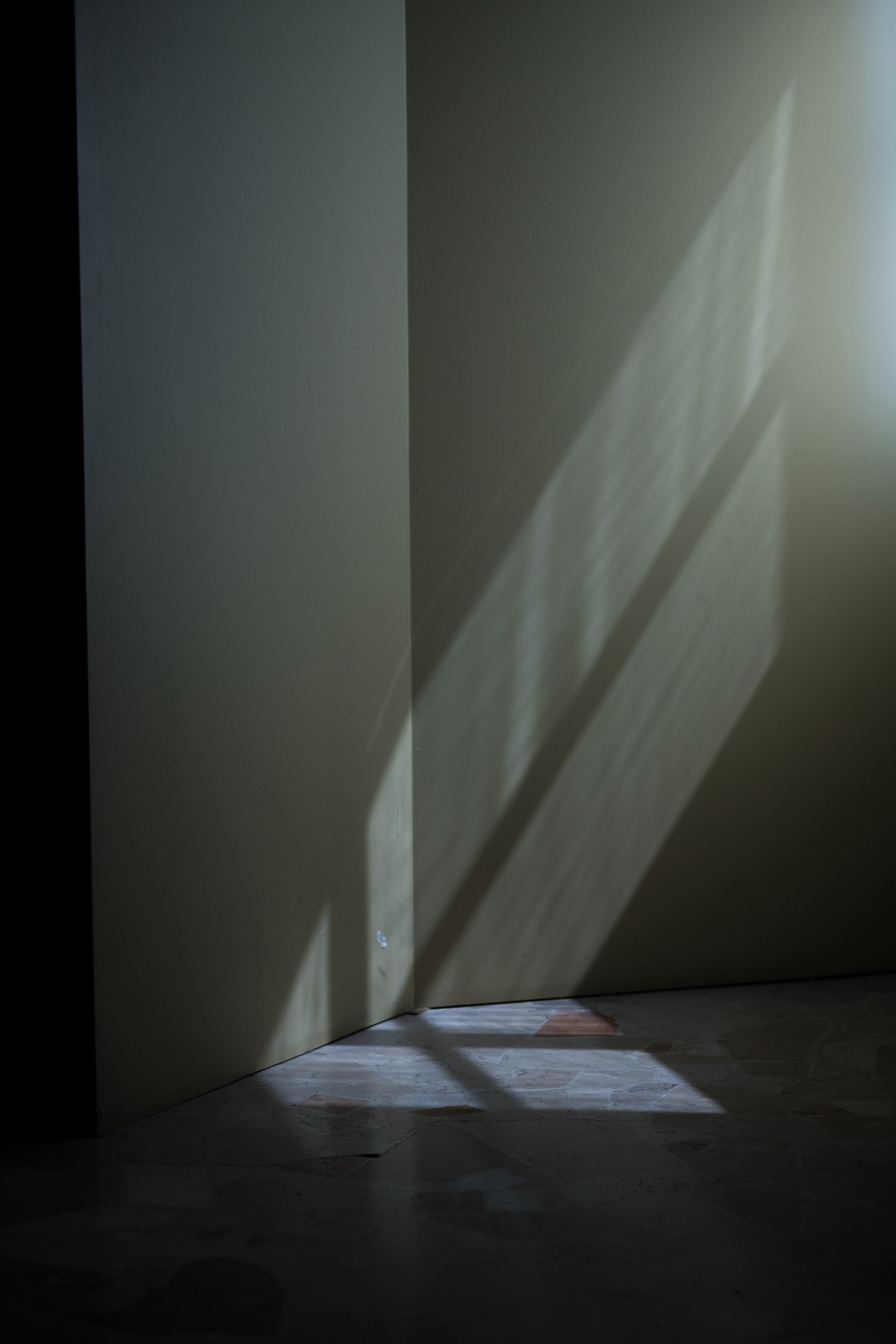 shadows on a wall from light coming through a window, _window light making shadows 4k, Phone HD Wallpaper