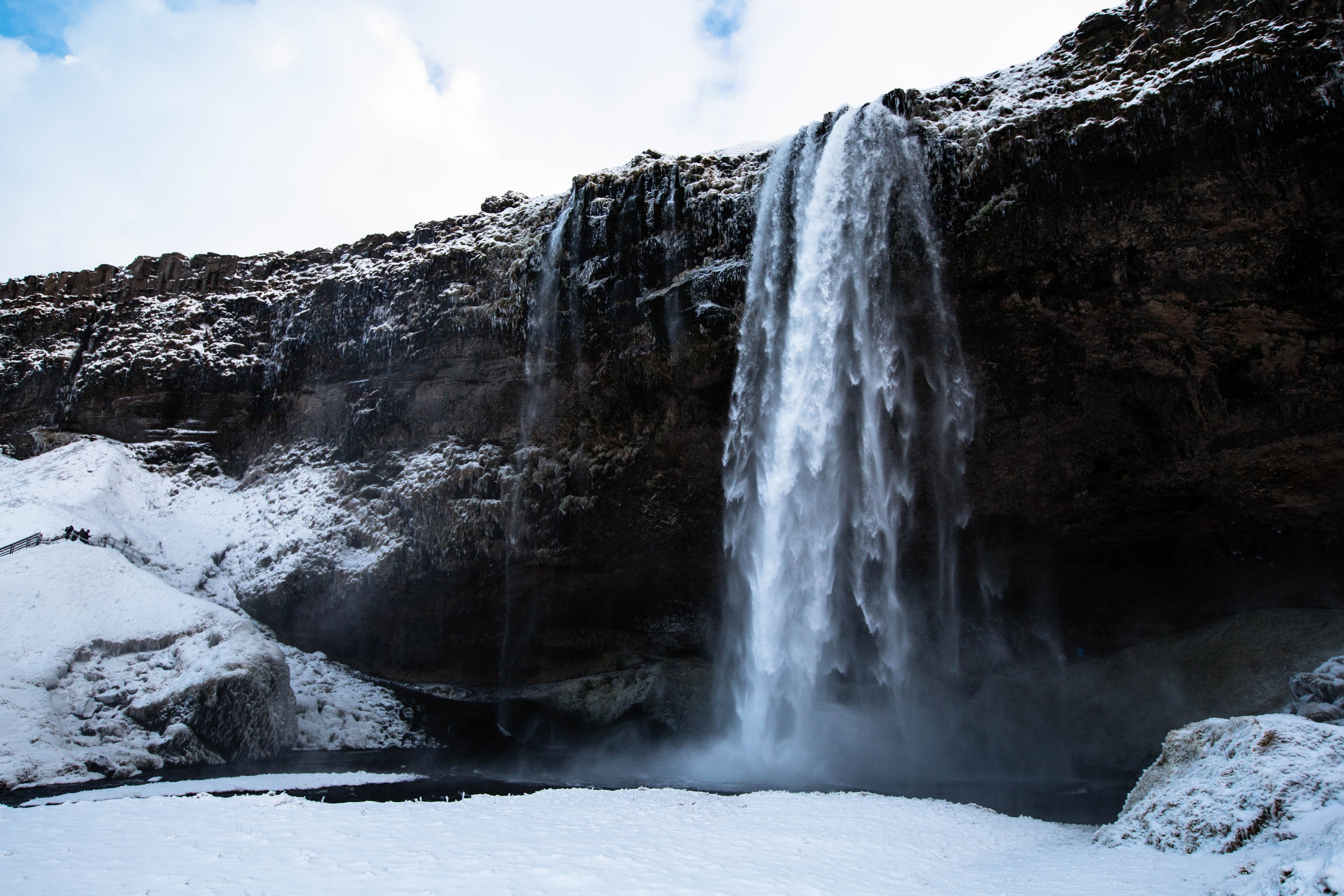 icy waterfall cascades over a snowy mountain ridge, icy waterfall 4k, HD Wallpaper