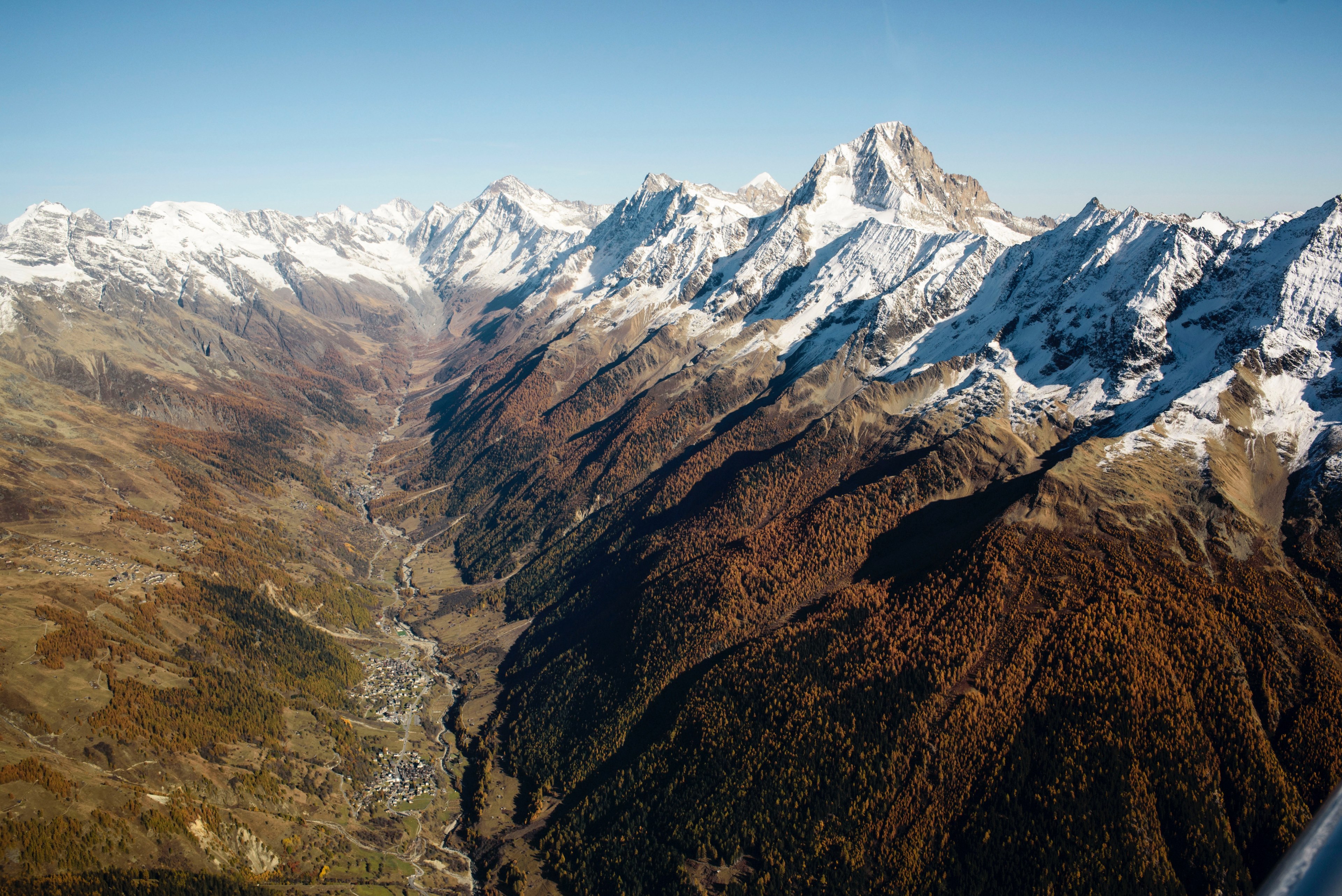 snow atop mountain summits in a beautiful blue landscape, picturesque mountains 4k, HD Wallpaper
