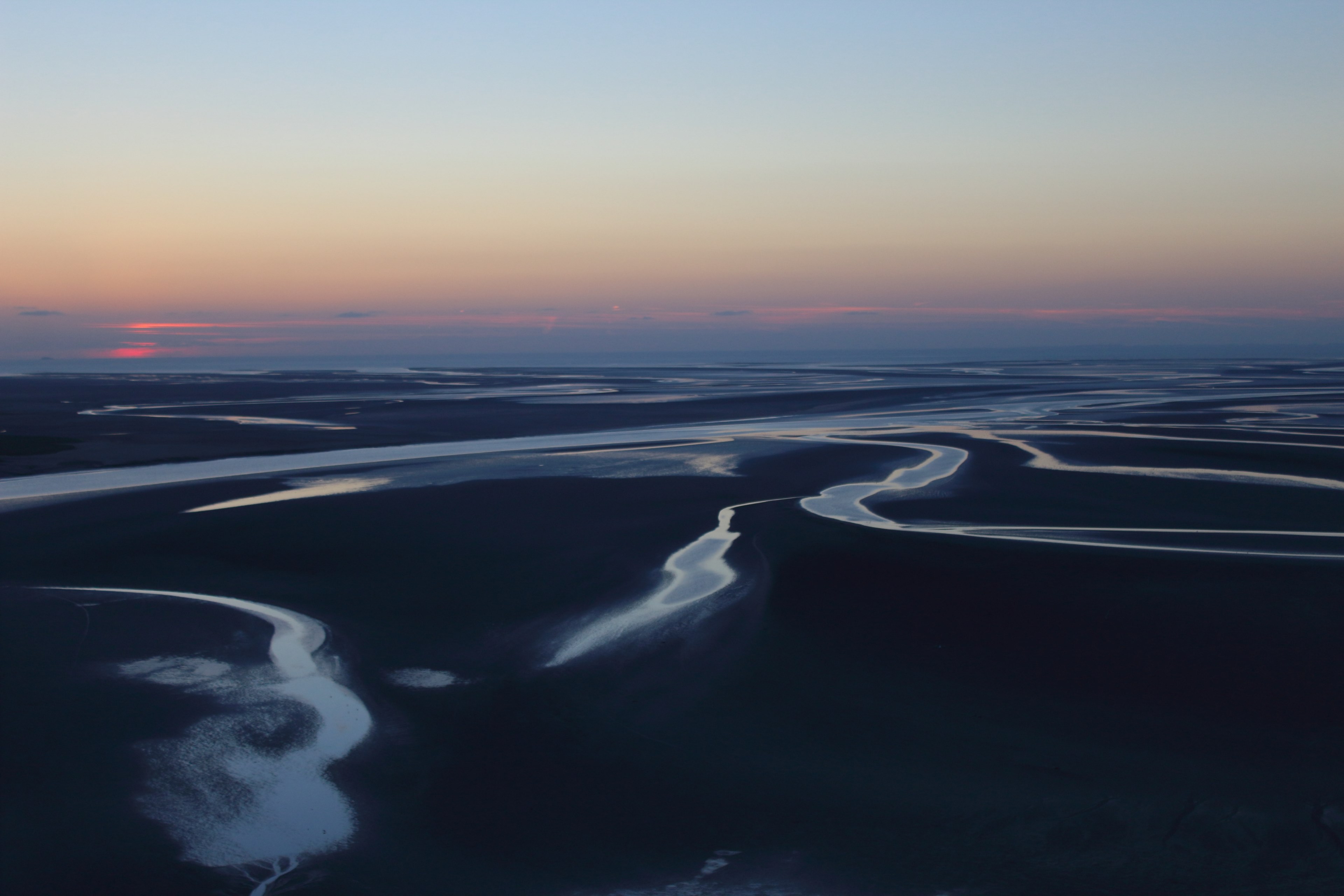 a hazy shot of the sea during the low tide at sunset, dry side 4k, HD Wallpaper