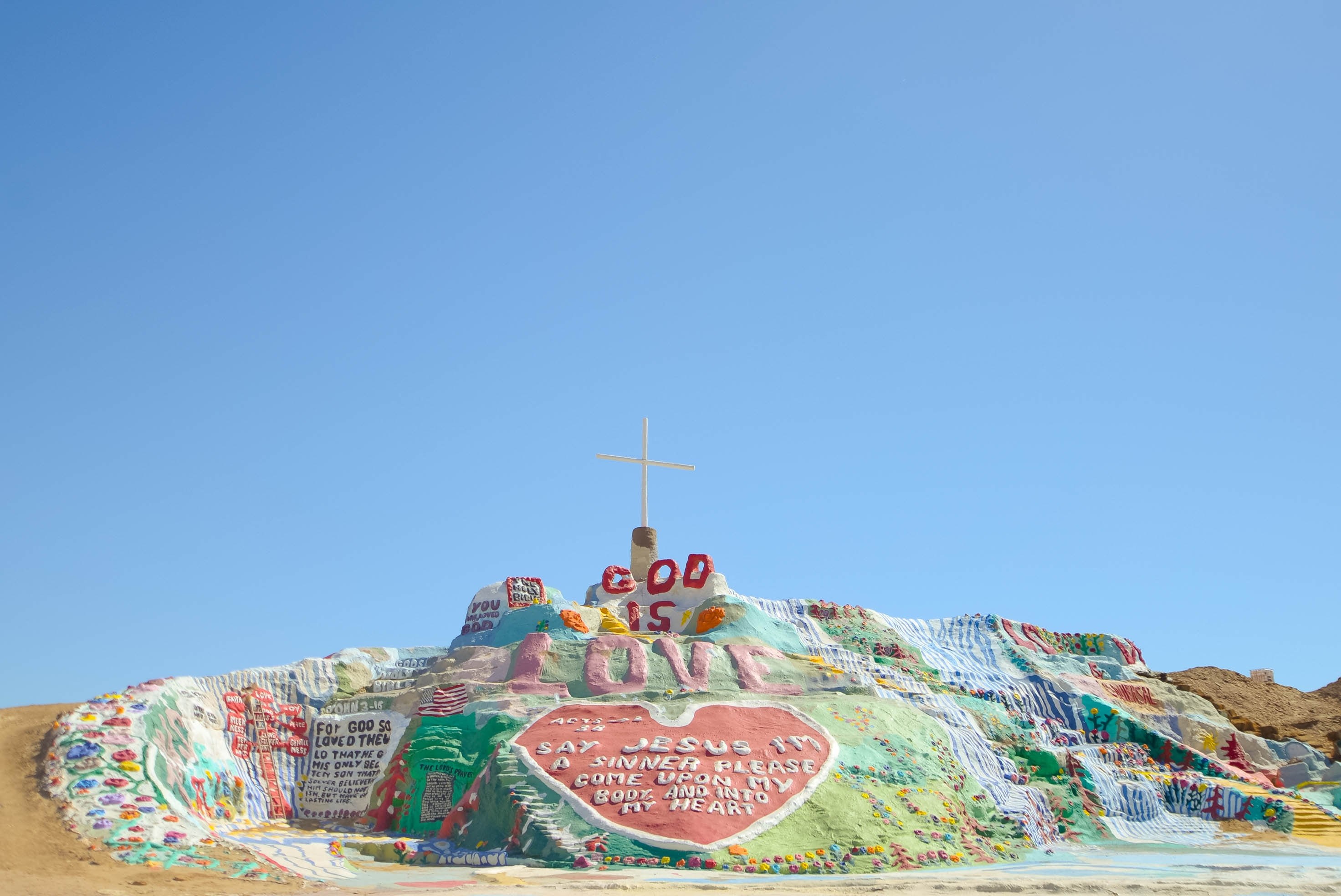salvation mountain sculpture 4k, HD Wallpaper