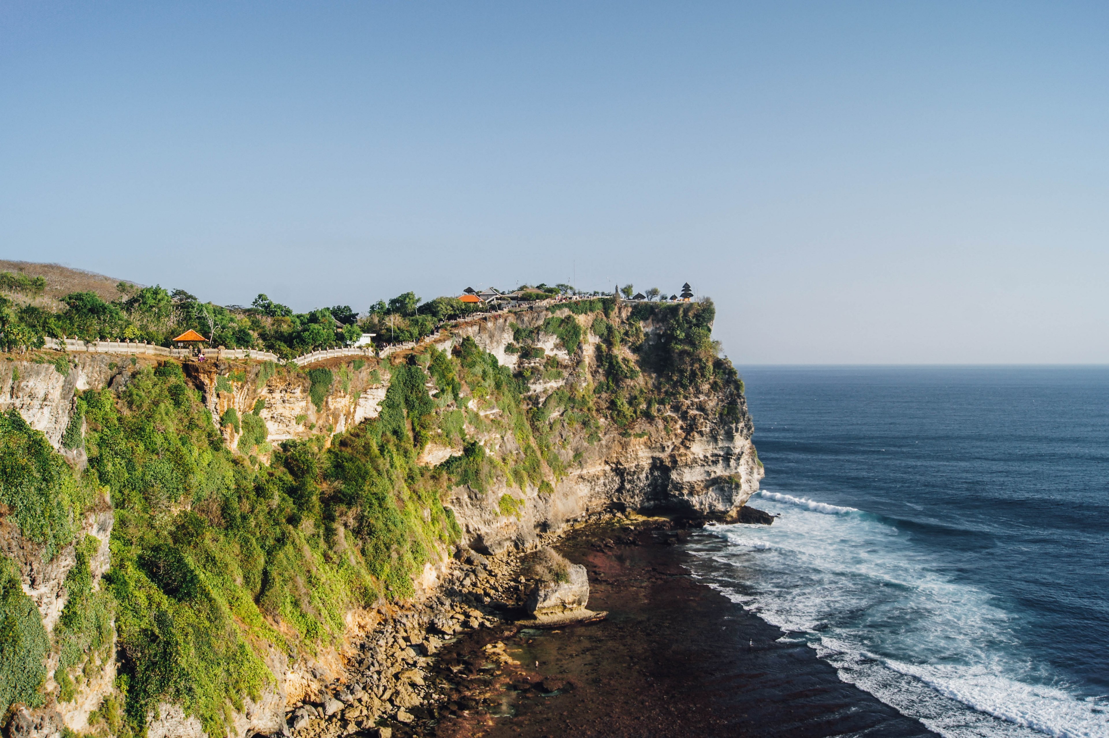 scenic beach on a cliff features natures finest rocks trees and foliage with sea underneath, scenic beach off a cliff 4k, HD Wallpaper
