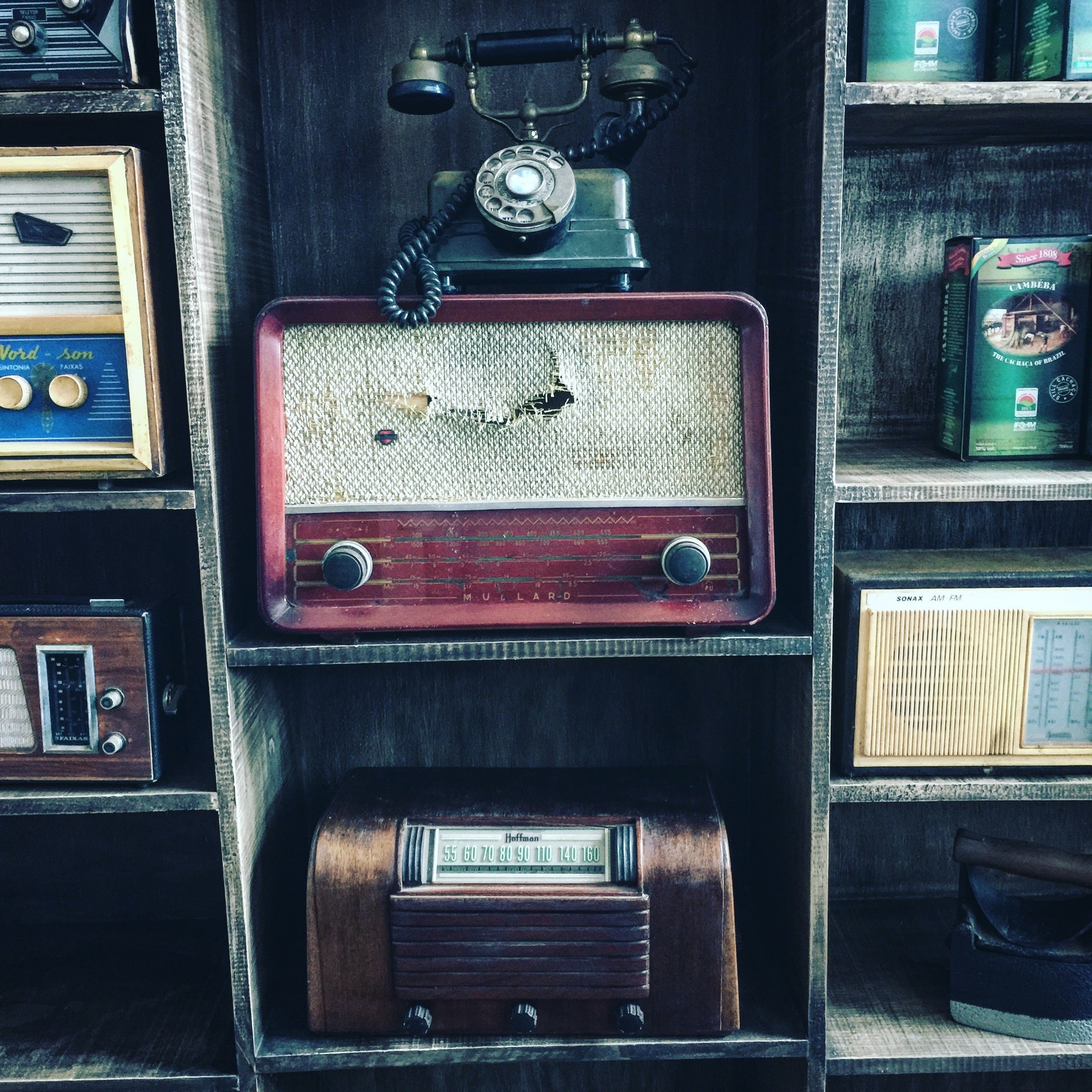 a collection of old radios and an old telephone on shelves, old radio collection 4k, HD Wallpaper