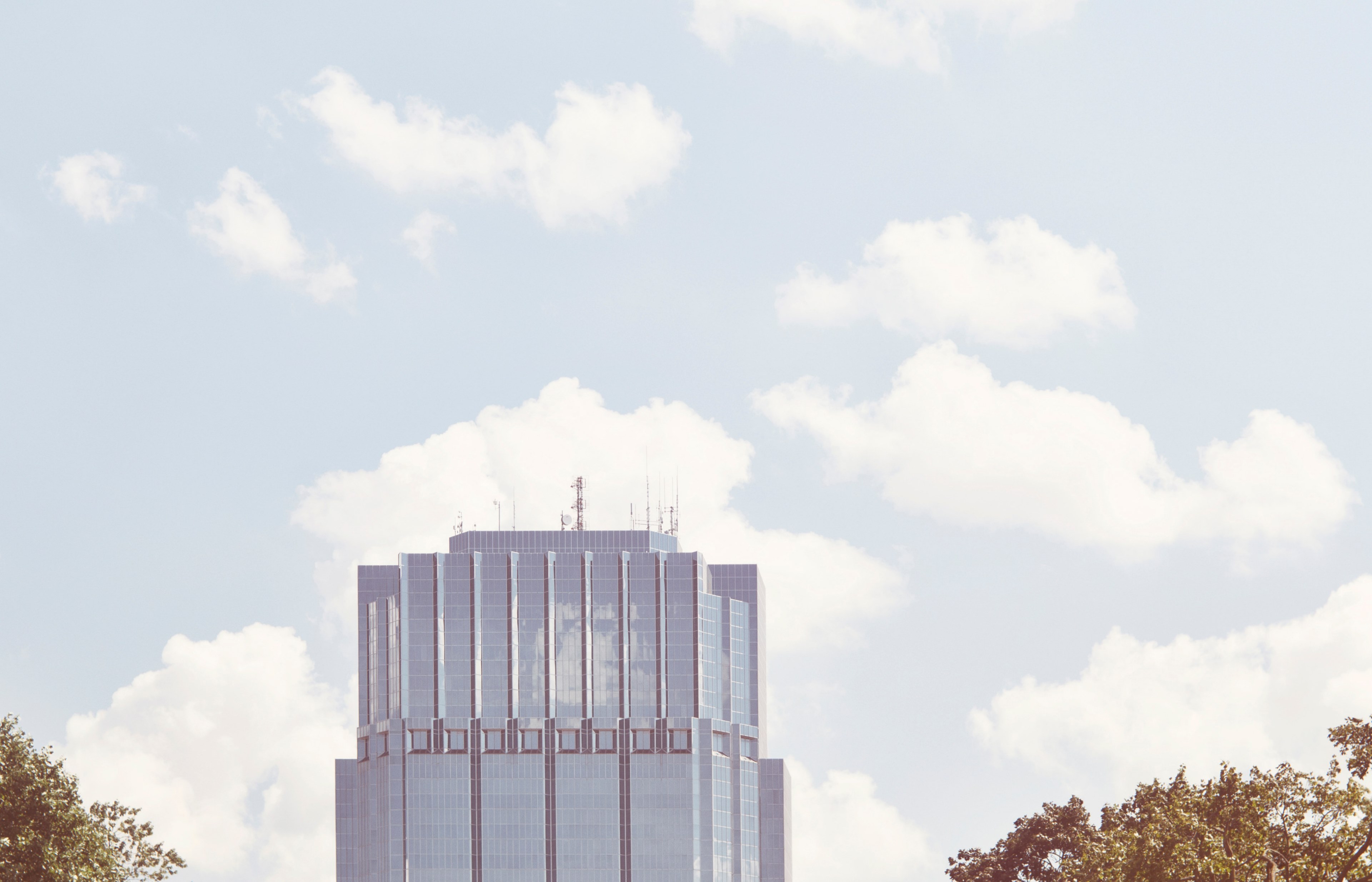 a building with glass windows against the sky is seen in victoria park, _building victoria park 4k, HD Wallpaper